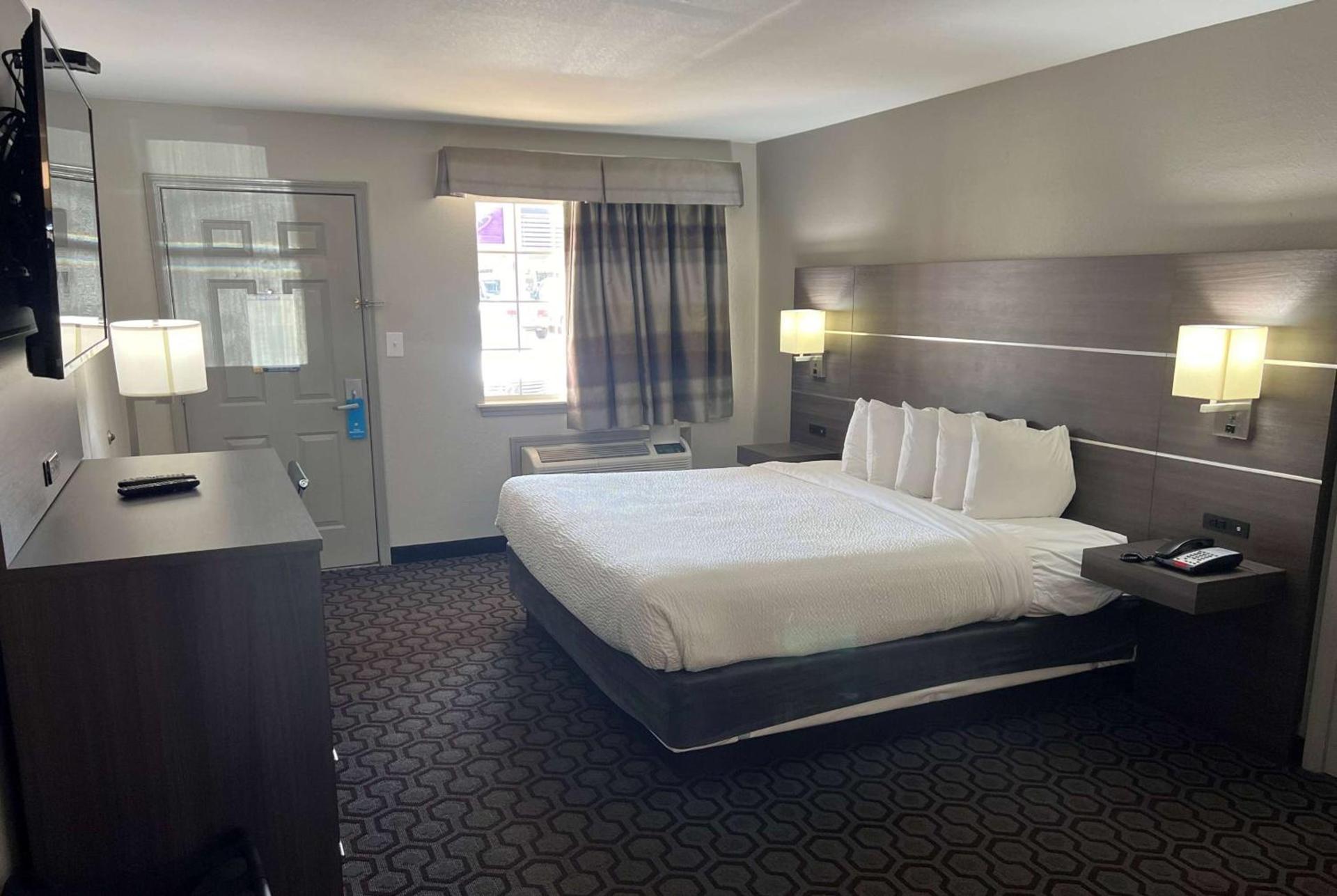 Days Inn by Wyndham Wagoner photo 14