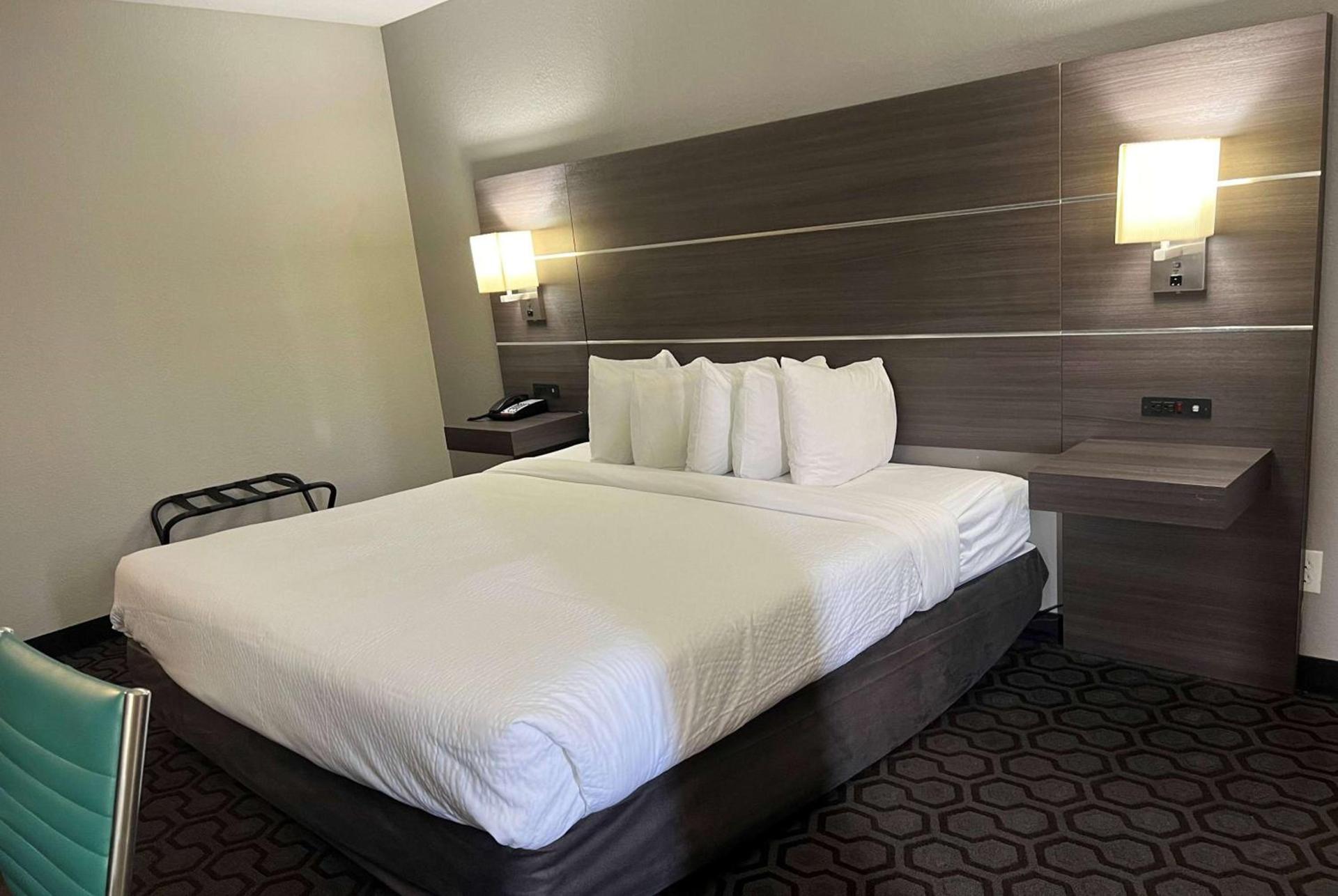 Days Inn by Wyndham Wagoner photo 15