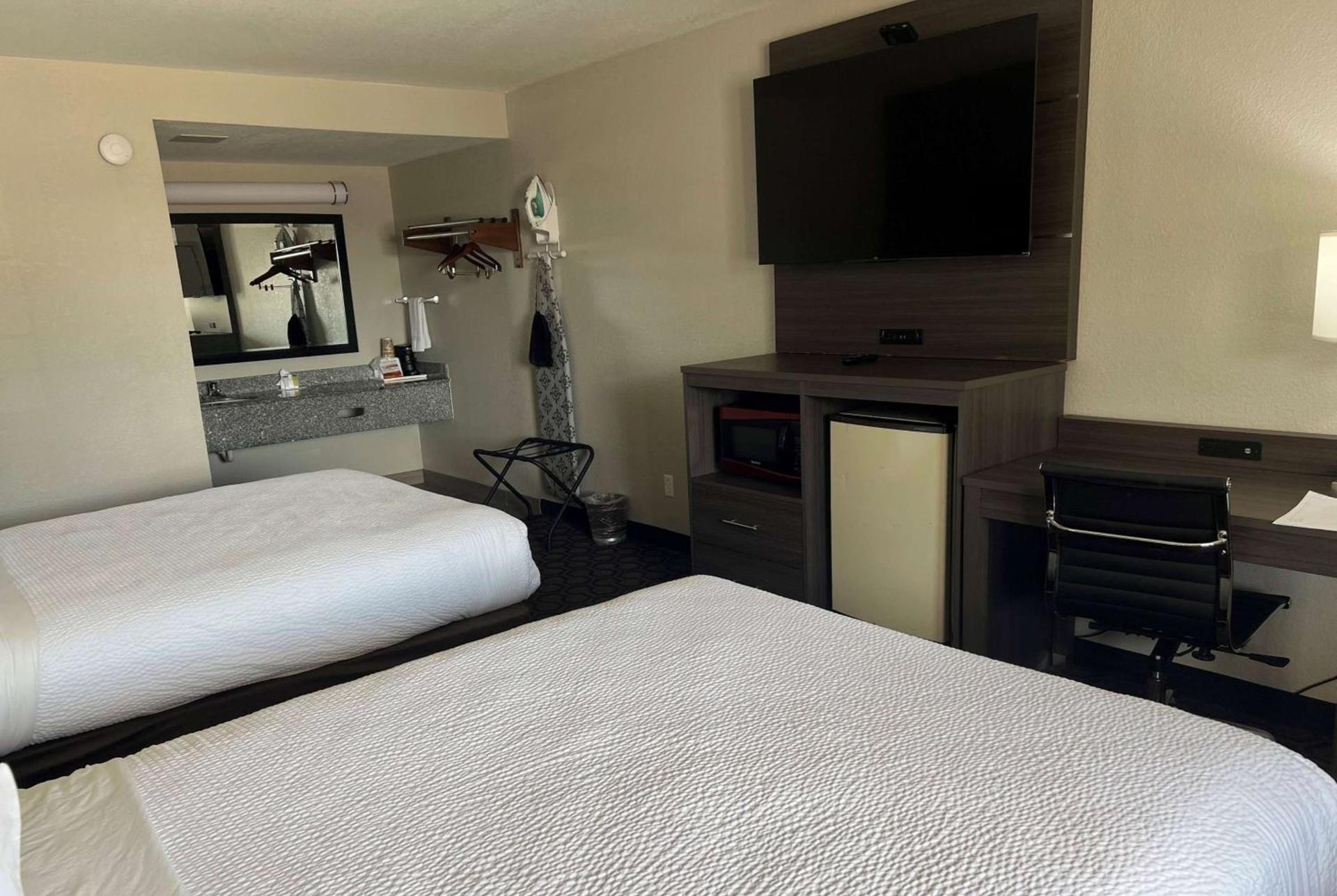 Days Inn by Wyndham Wagoner photo 16