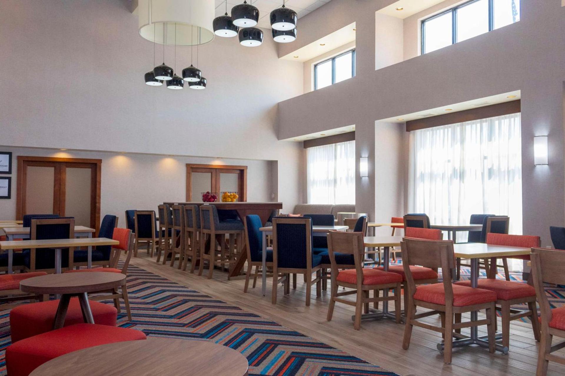 Hampton Inn & Suites Riverton photo 56