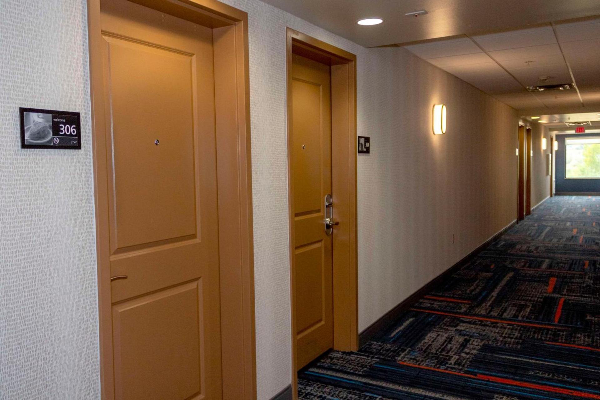 Hampton Inn & Suites Riverton photo 26