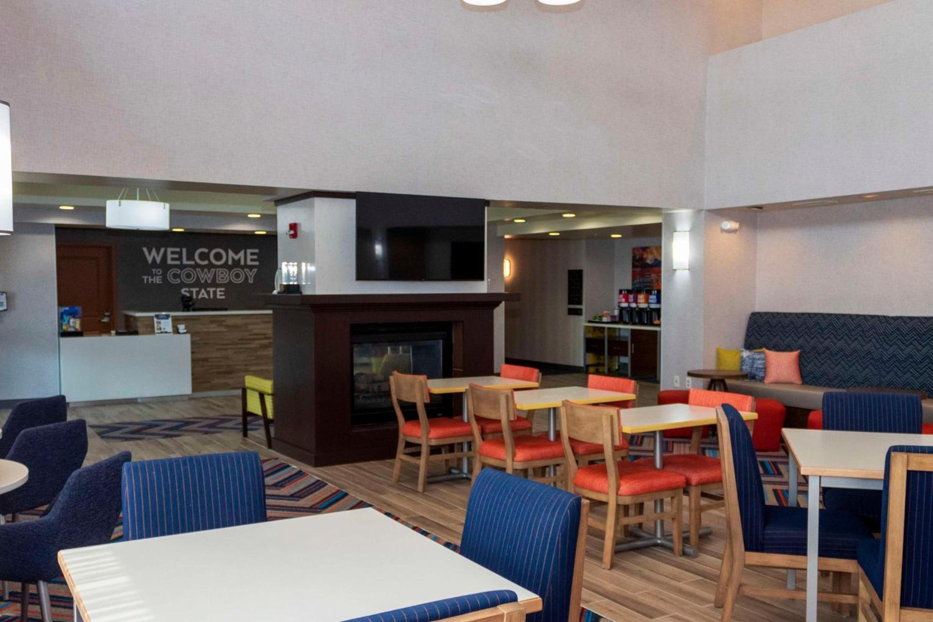 Hampton Inn & Suites Riverton photo 50