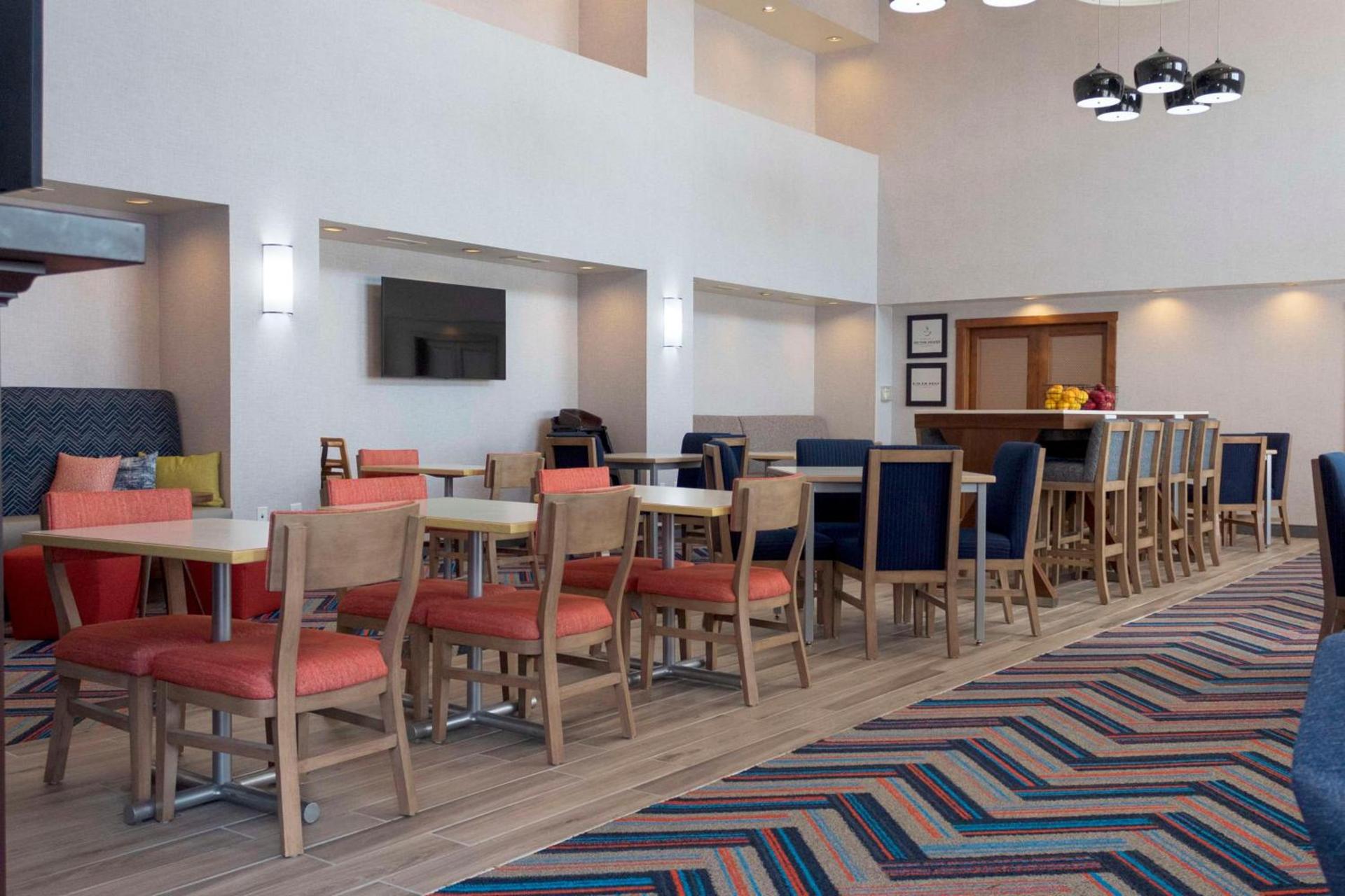 Hampton Inn & Suites Riverton photo 11