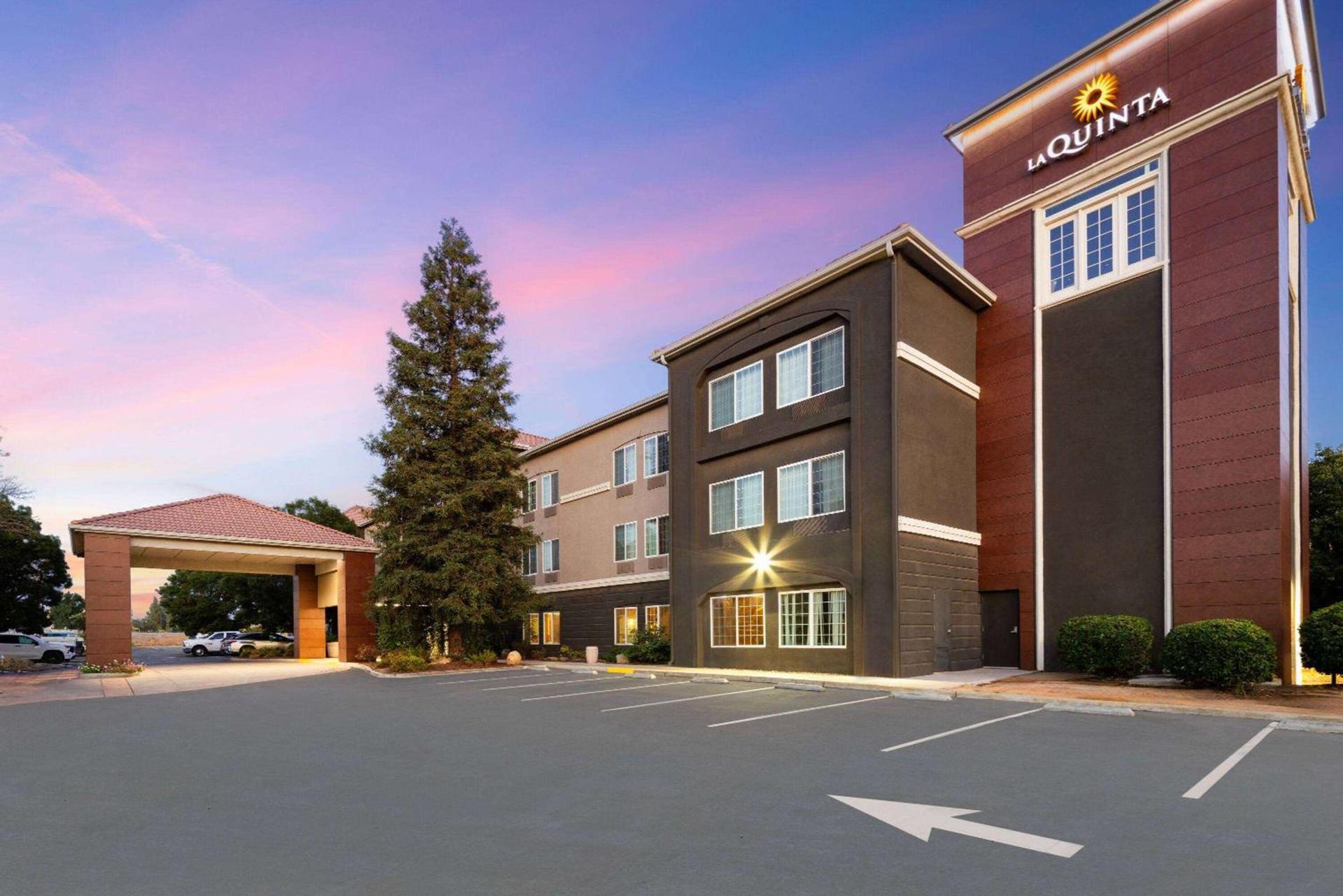 La Quinta by Wyndham Bakersfield North photo 2