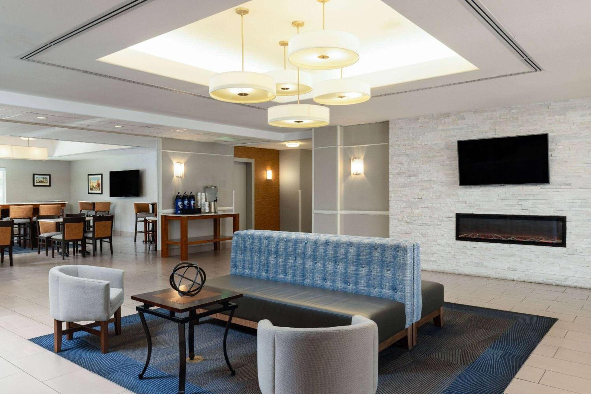 La Quinta by Wyndham Bakersfield North photo 3