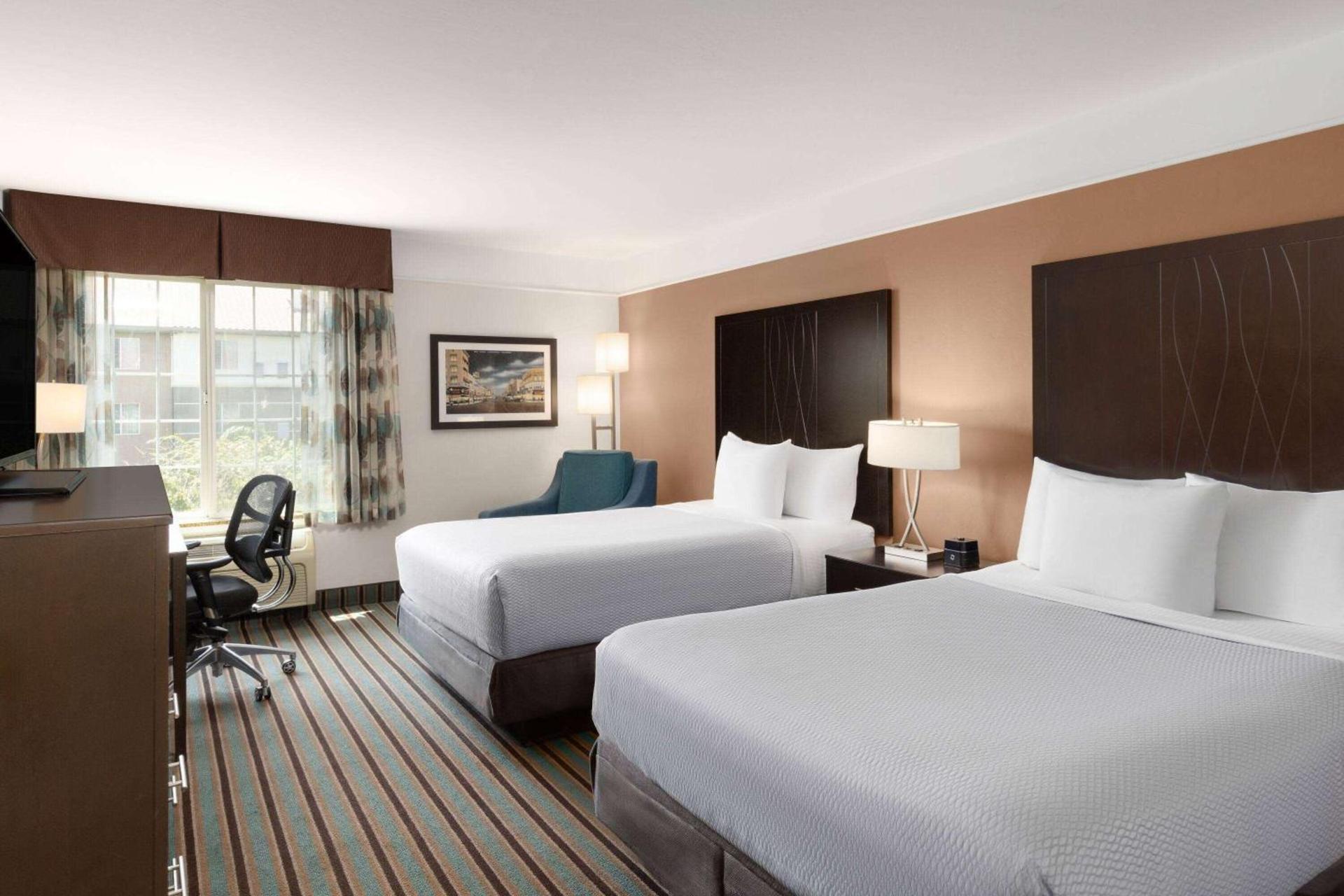 La Quinta by Wyndham Bakersfield North photo 12