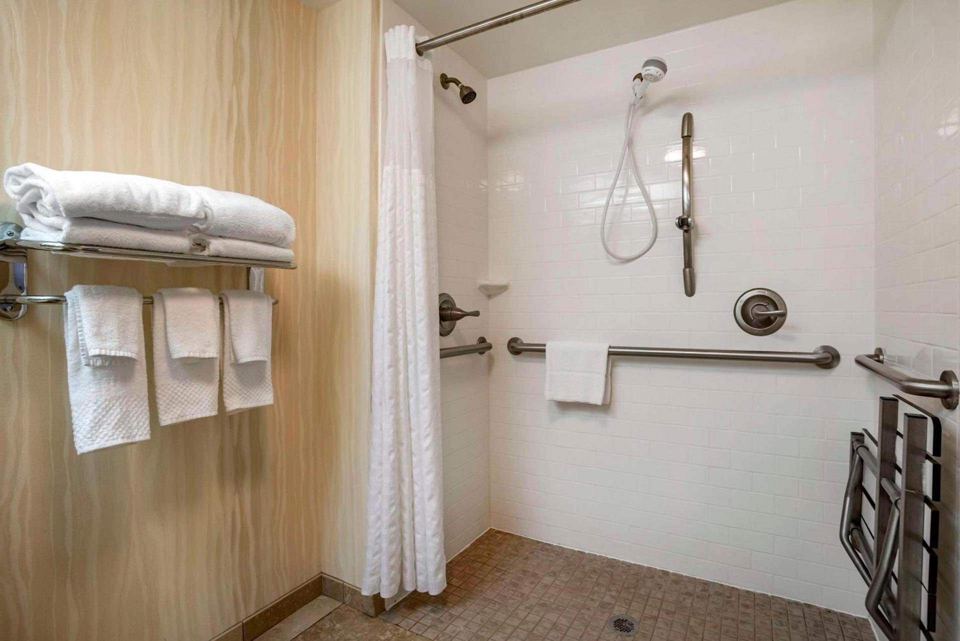 Comfort Inn & Suites Newark - Wilmington photo 21
