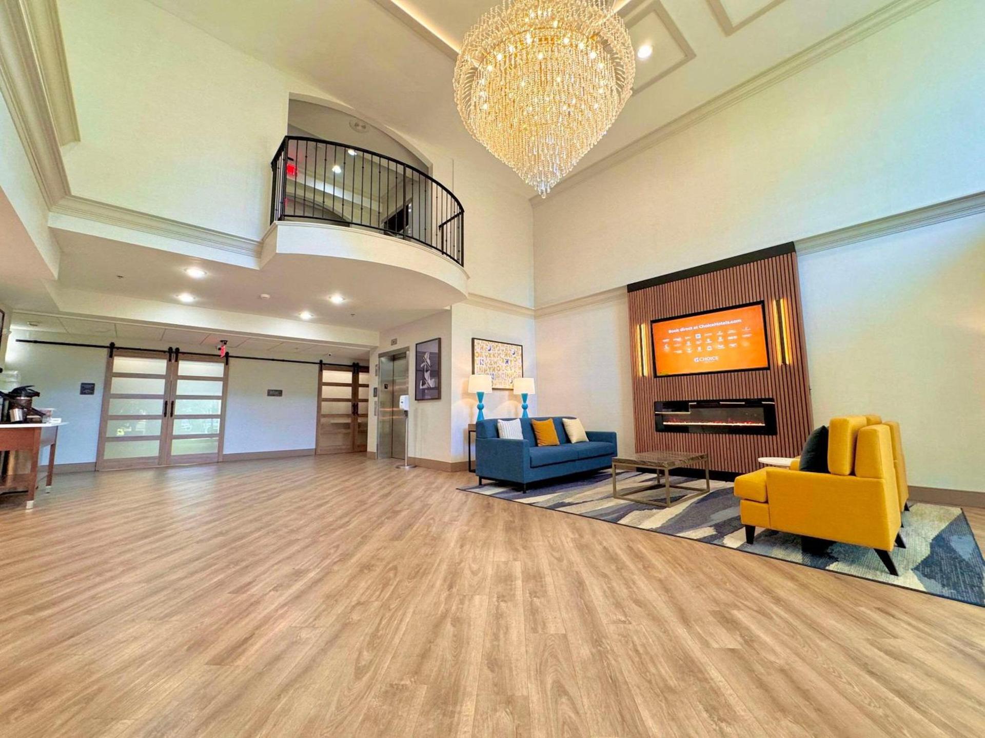 Comfort Suites East Brunswick - South River photo 9