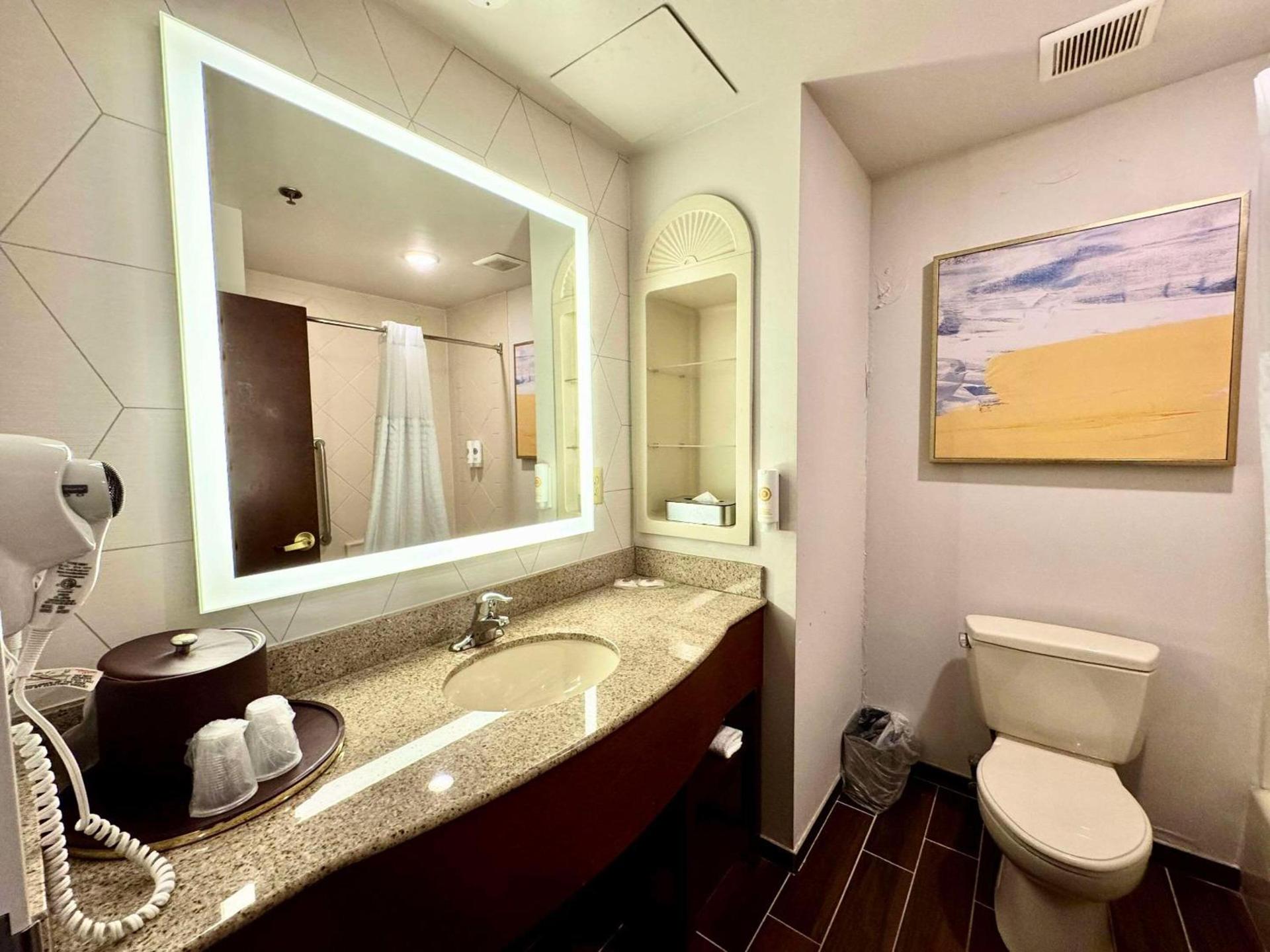 Comfort Suites East Brunswick - South River photo 14
