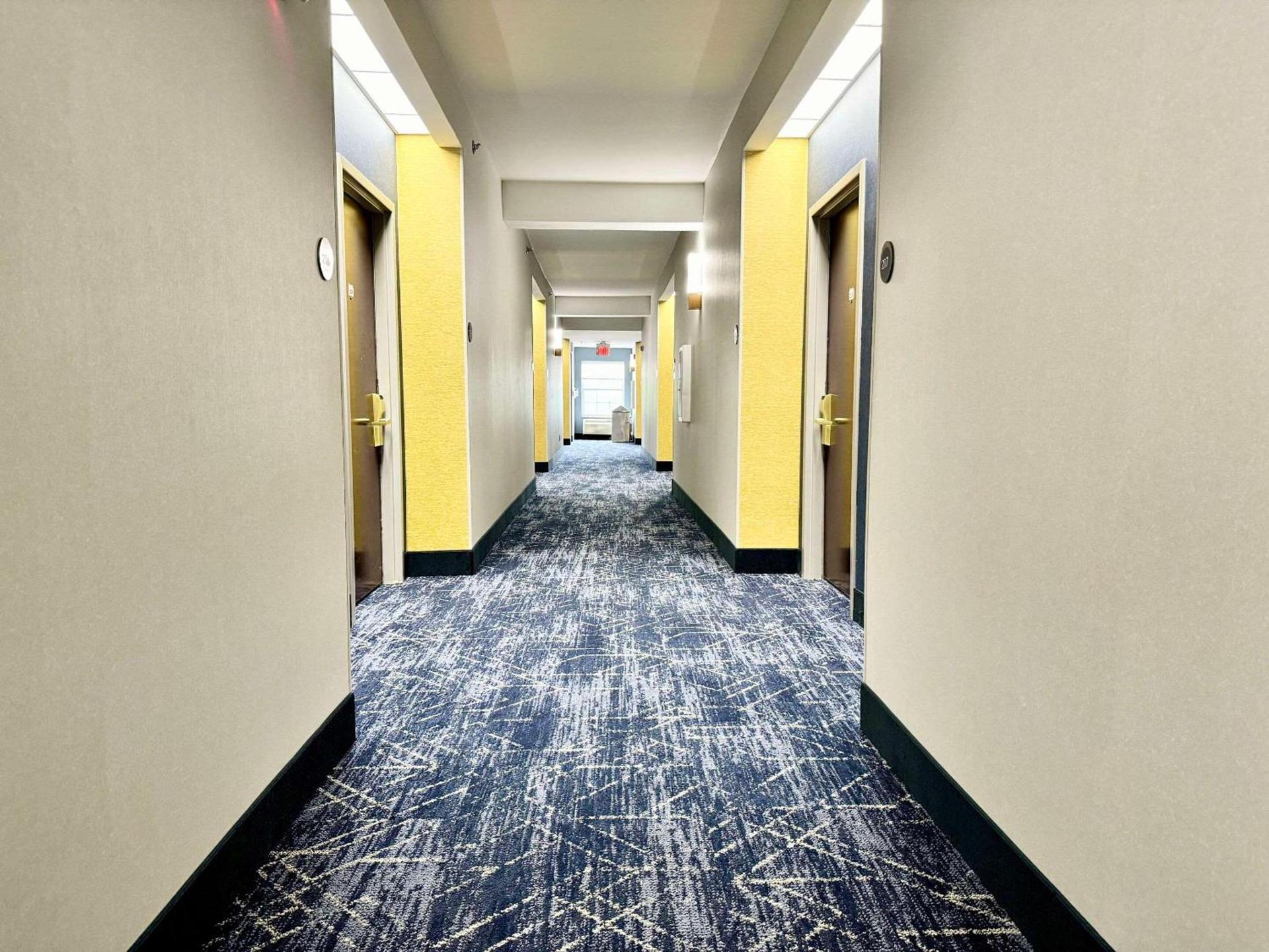 Comfort Suites East Brunswick - South River photo 13
