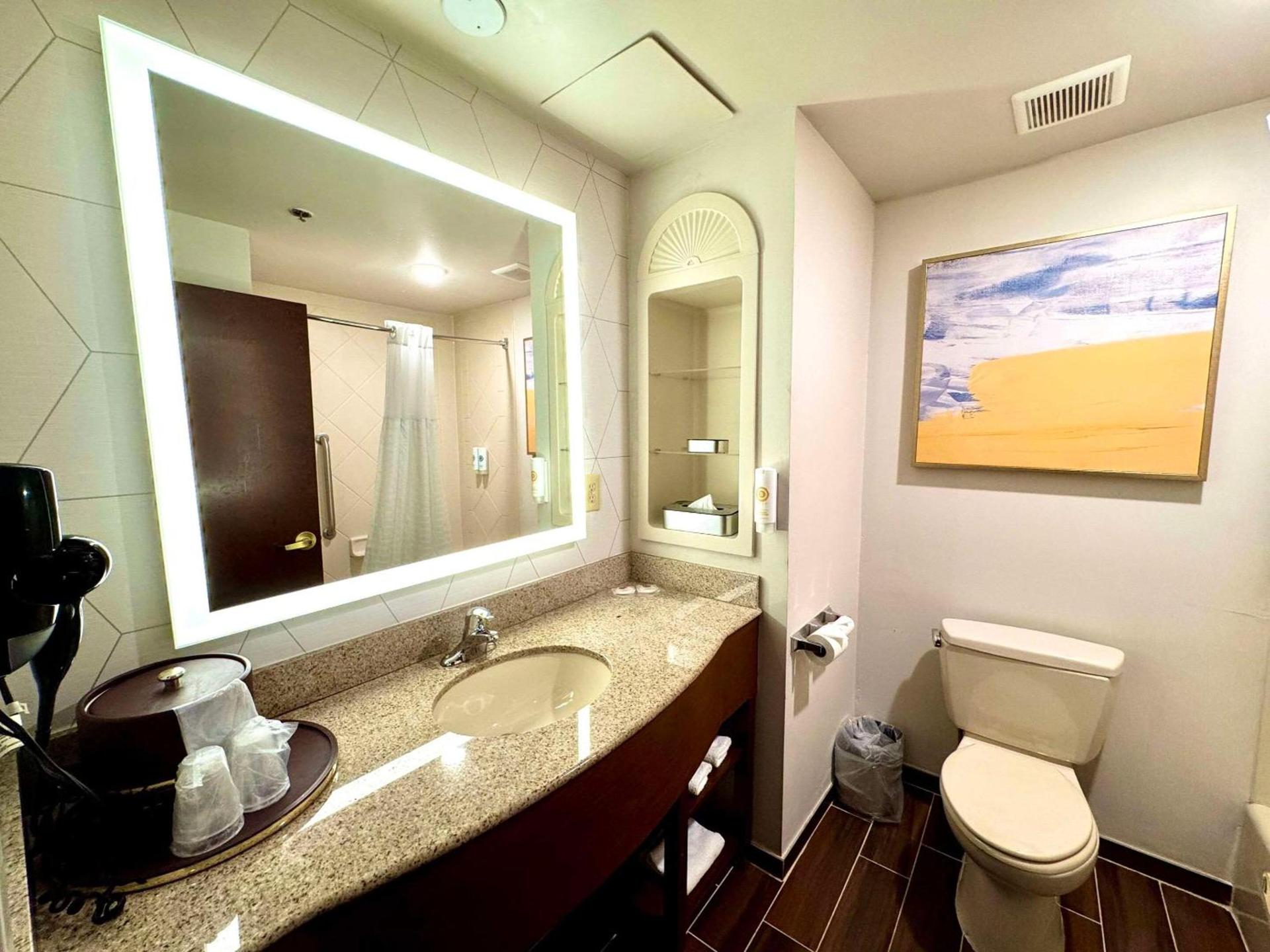 Comfort Suites East Brunswick - South River photo 15