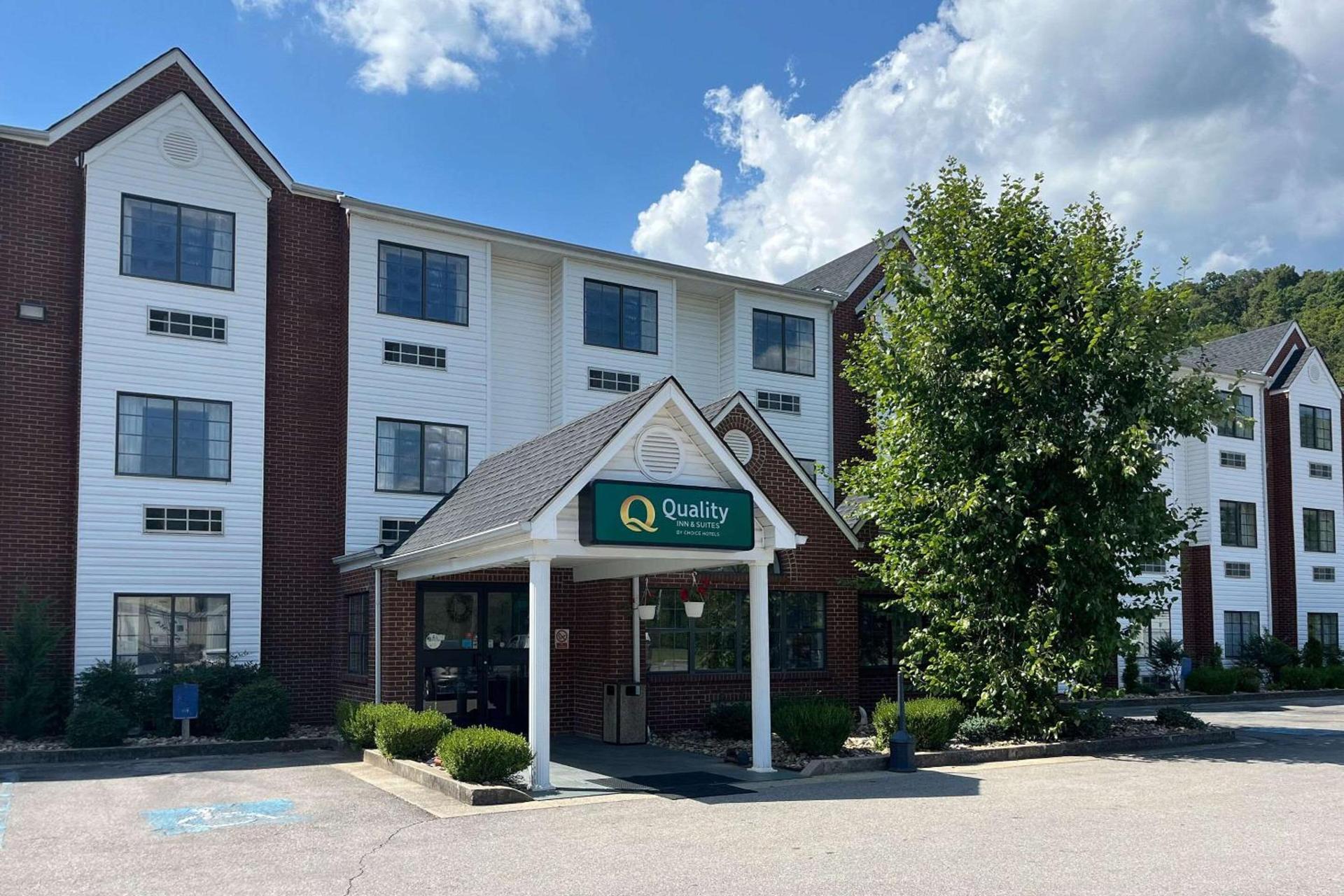 Quality Inn & Suites Prestonsburg next to Mountain Arts Center — hotel in Prestonsburg