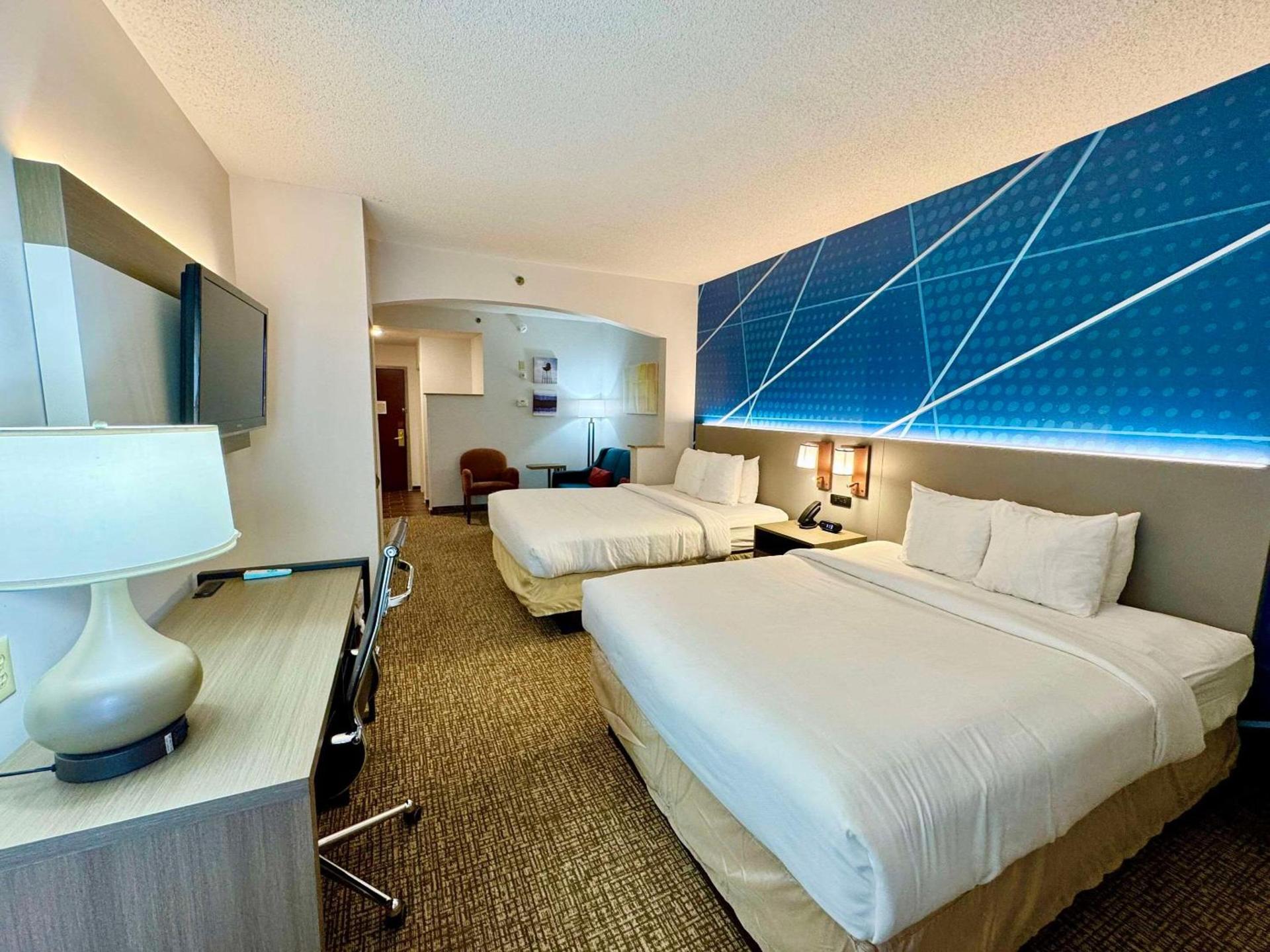 Comfort Suites East Brunswick - South River photo 18