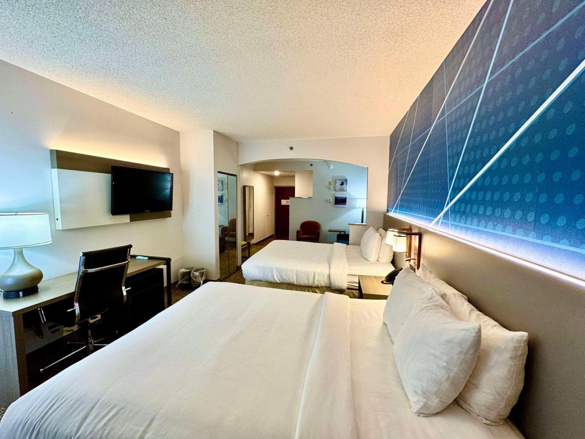 Comfort Suites East Brunswick - South River photo 19