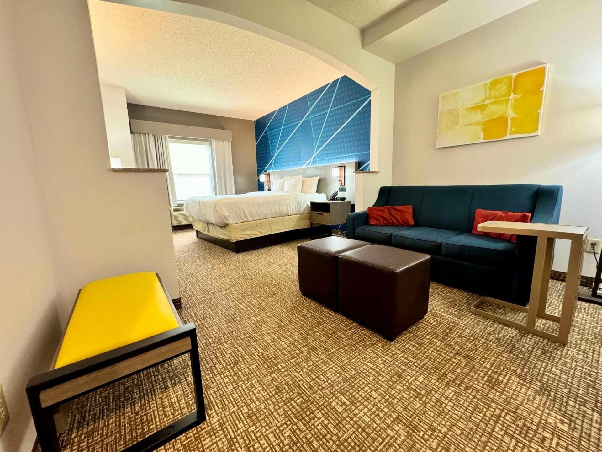 Comfort Suites East Brunswick - South River photo 23