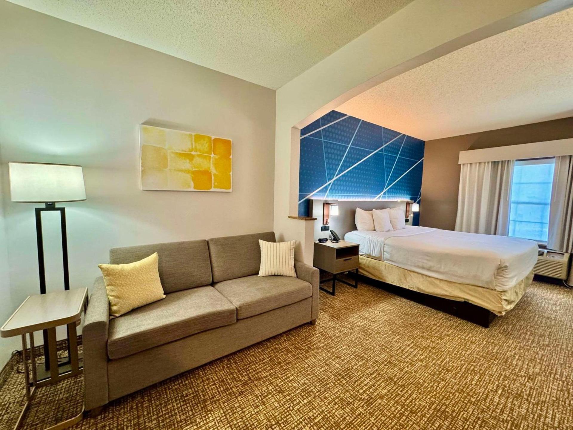 Comfort Suites East Brunswick - South River photo 35