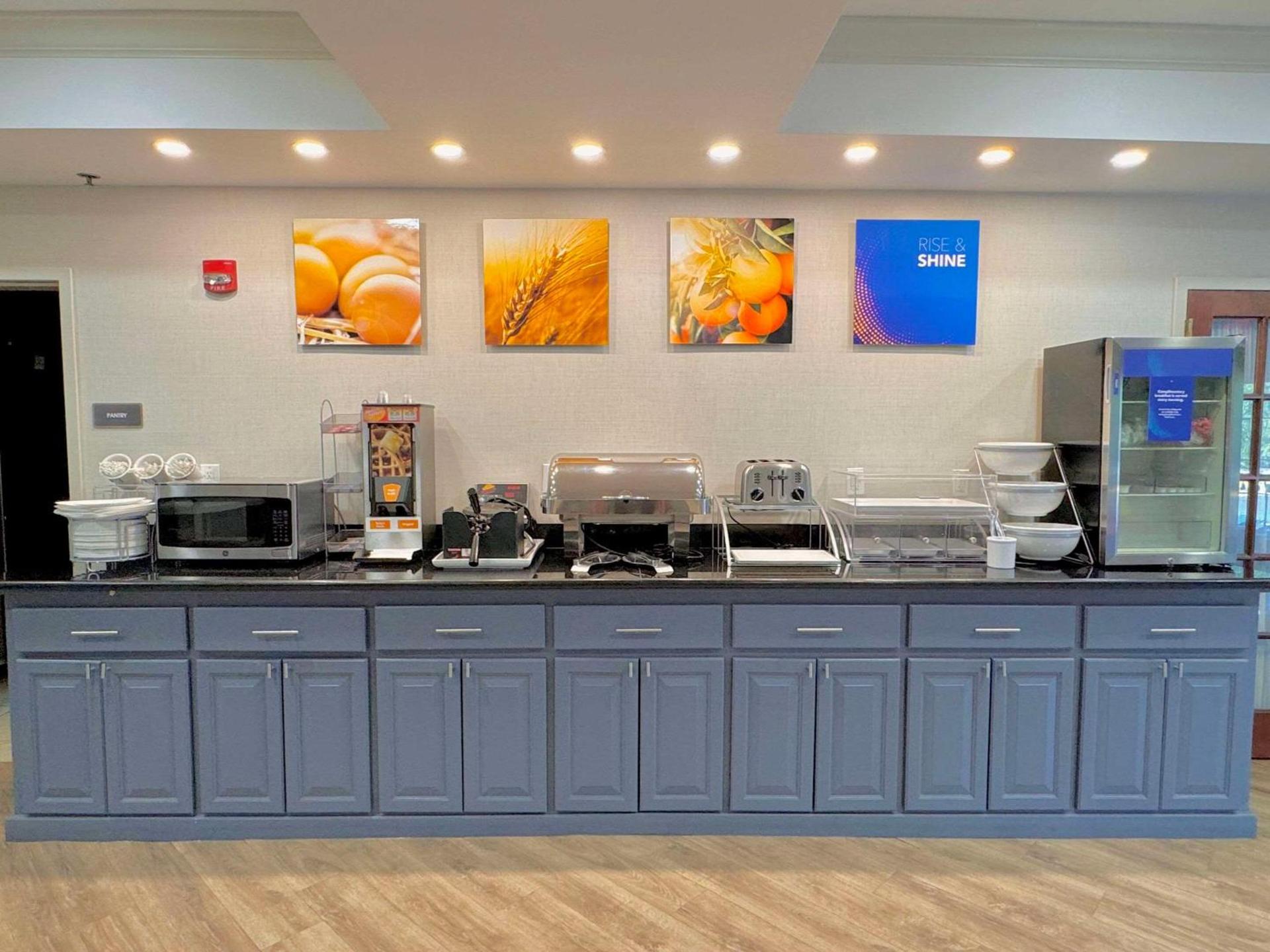 Comfort Suites East Brunswick - South River photo 42