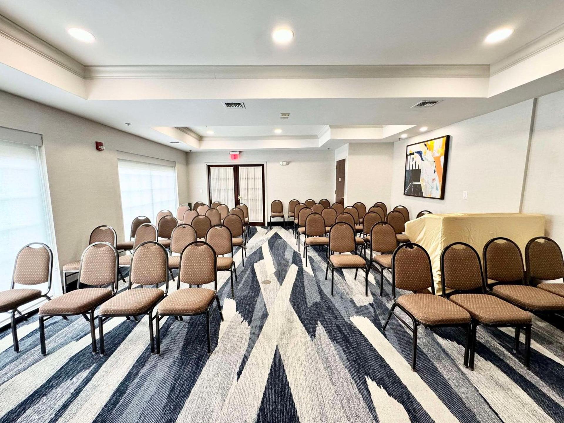 Comfort Suites East Brunswick - South River photo 41