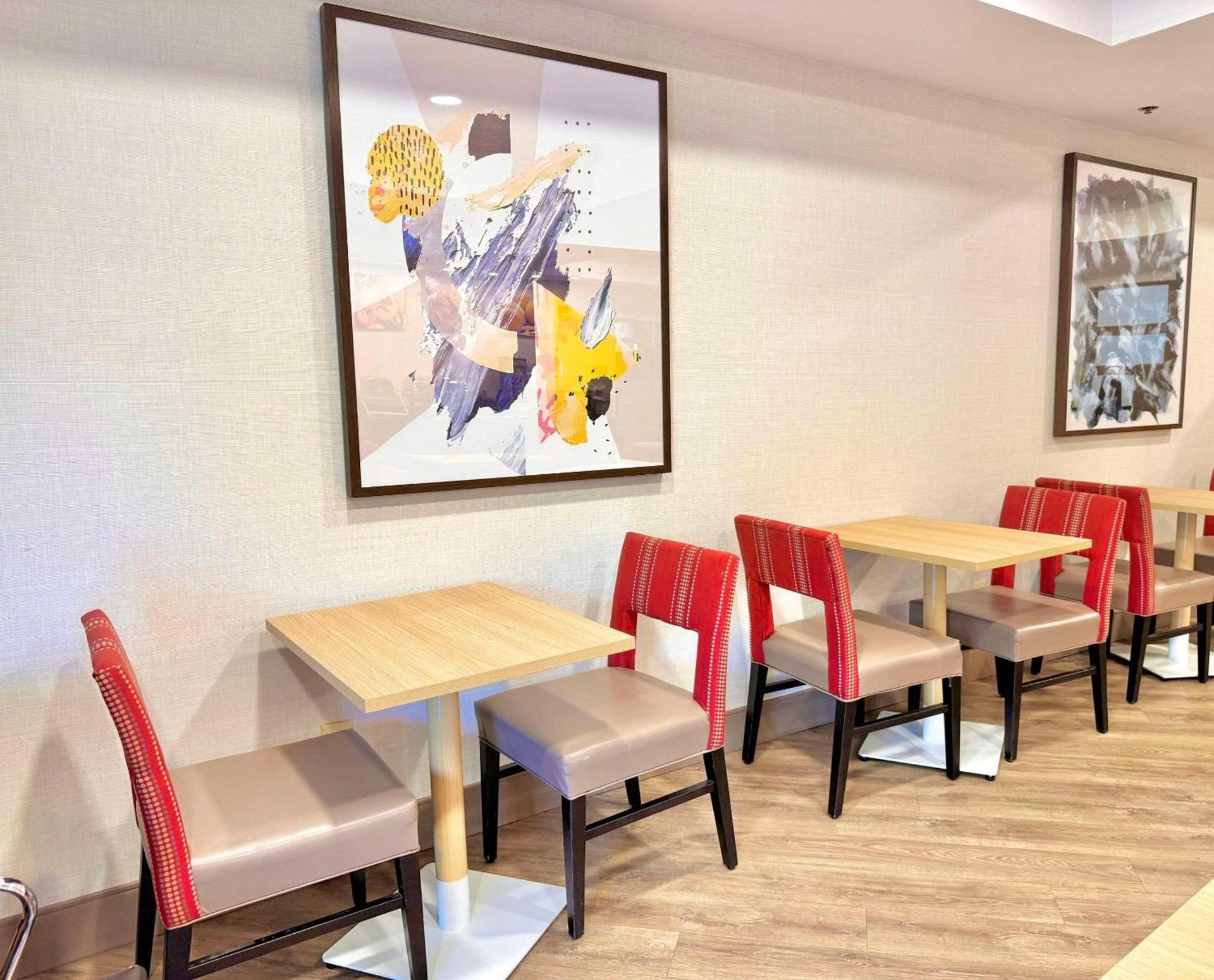 Comfort Suites East Brunswick - South River photo 43