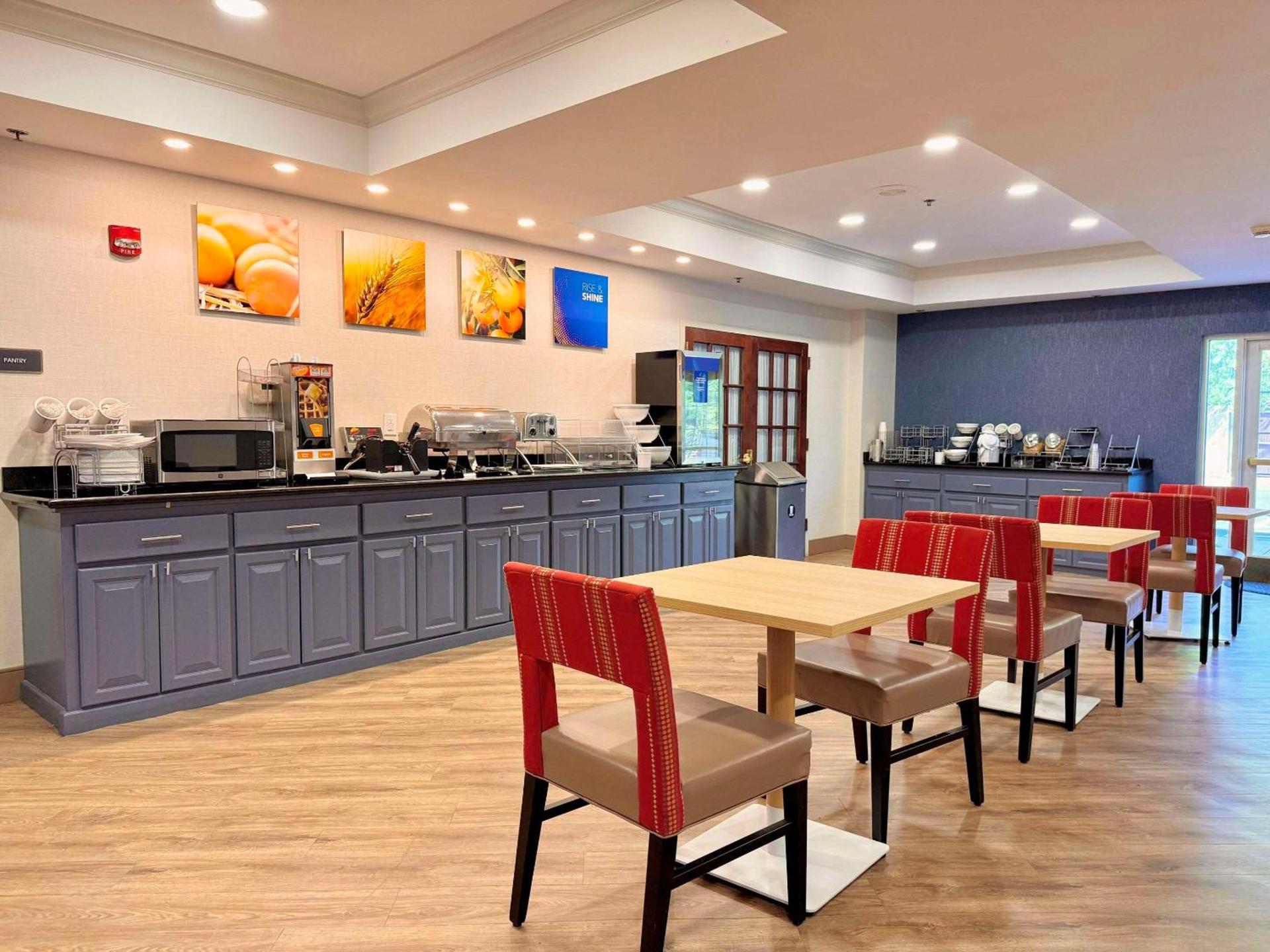 Comfort Suites East Brunswick - South River photo 44