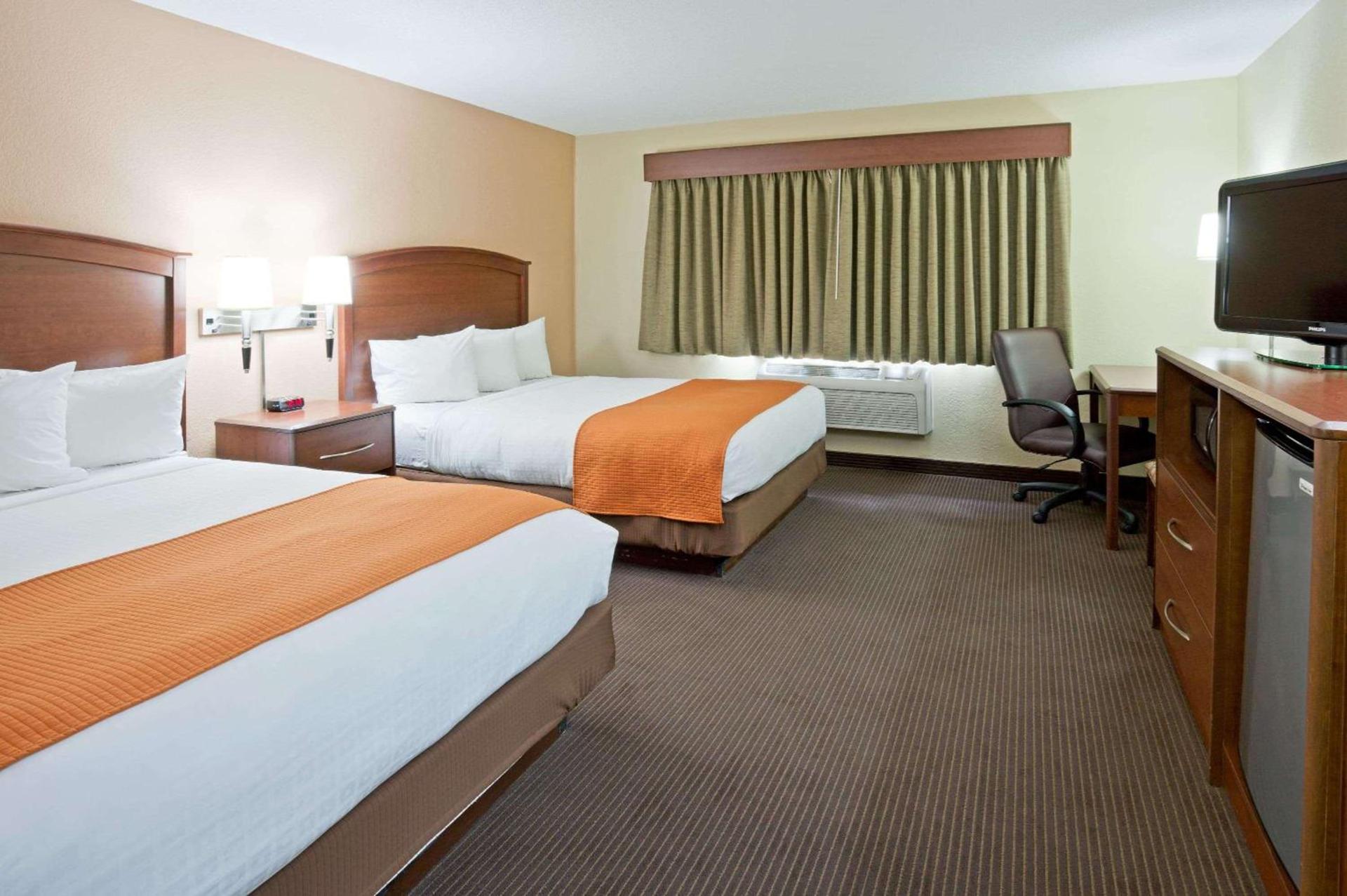 AmericInn by Wyndham Fargo West Acres photo 12