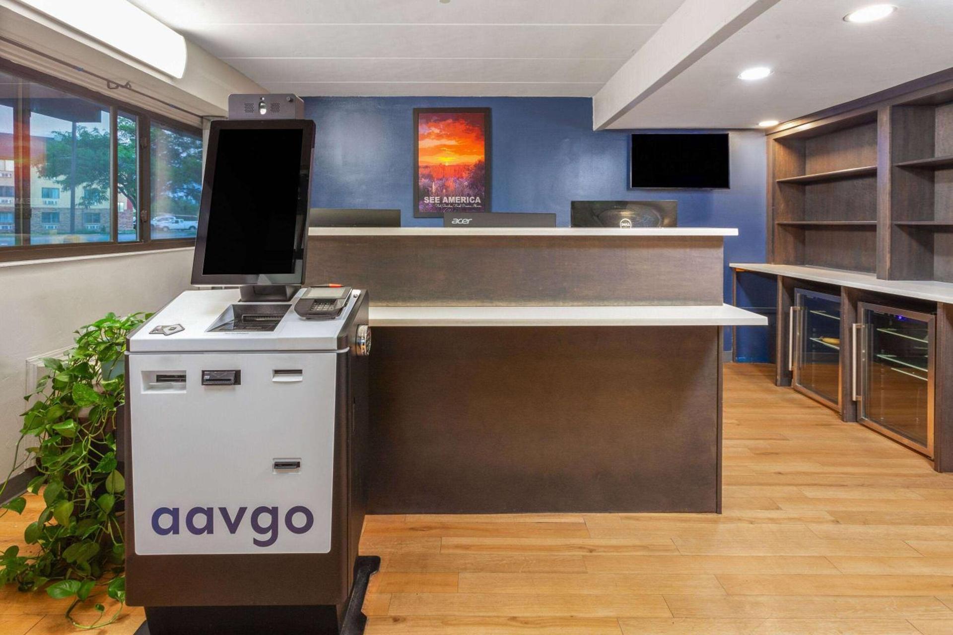 Travelodge by Wyndham Peoria photo 10