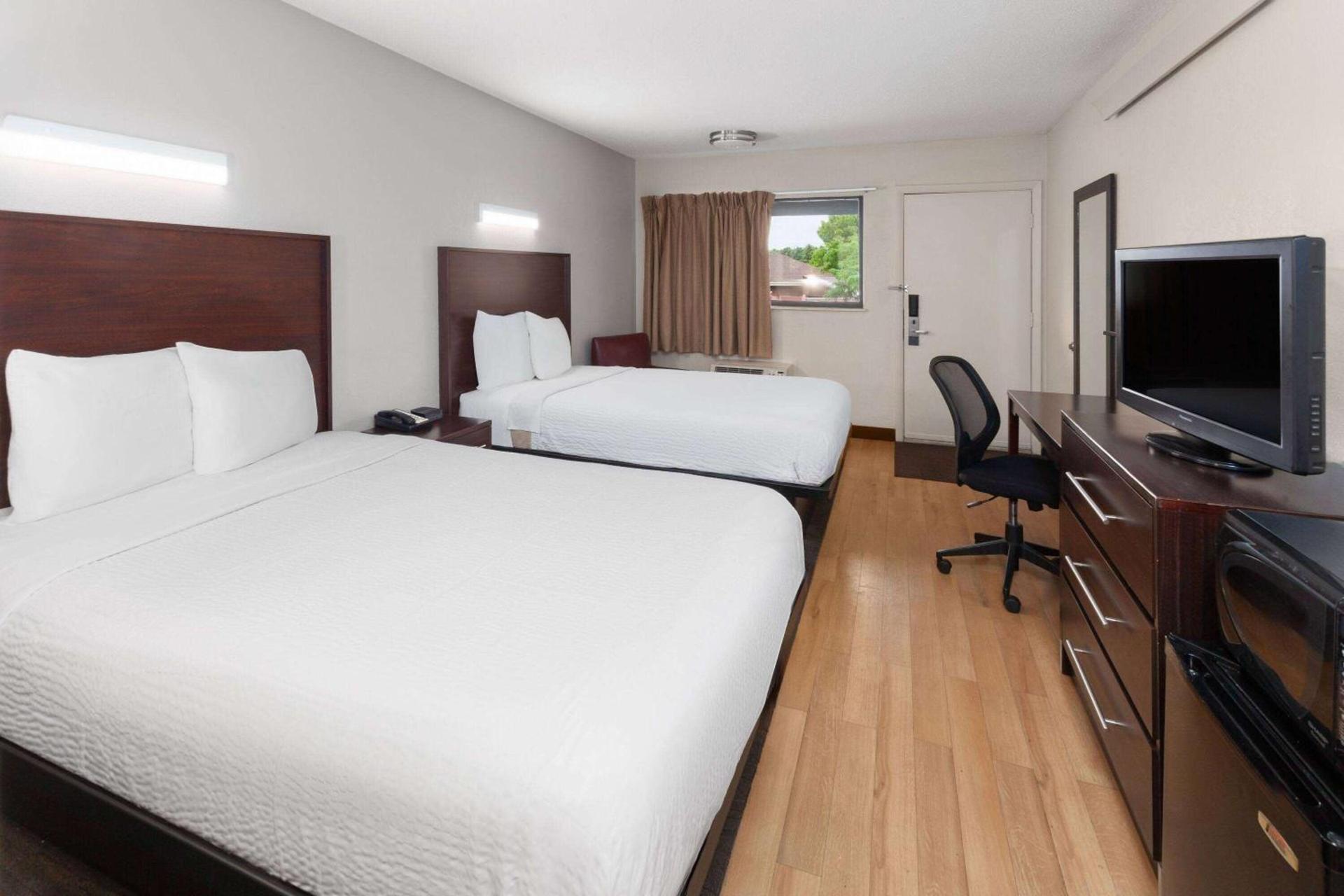 Travelodge by Wyndham Peoria photo 13
