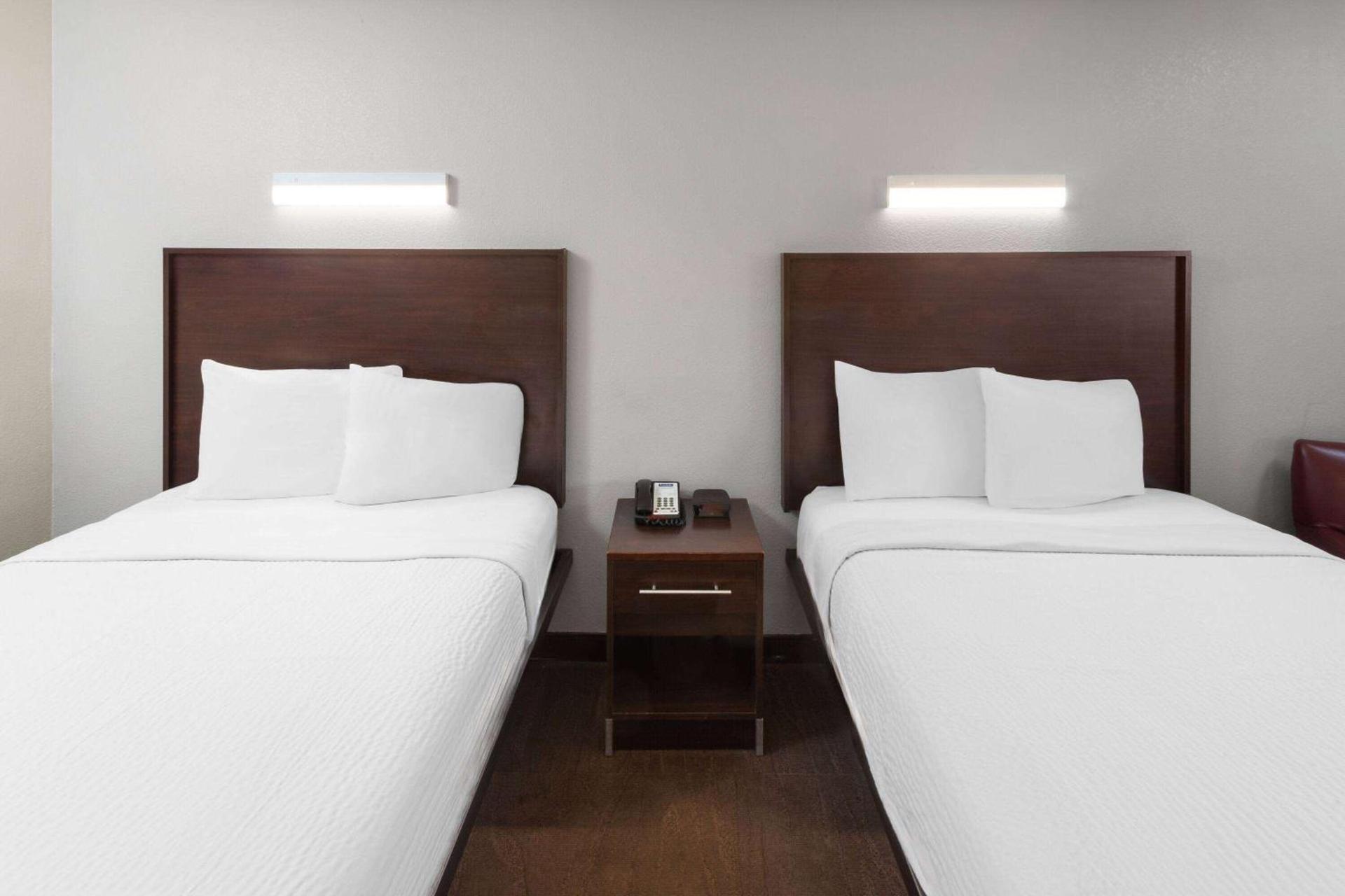 Travelodge by Wyndham Peoria photo 14