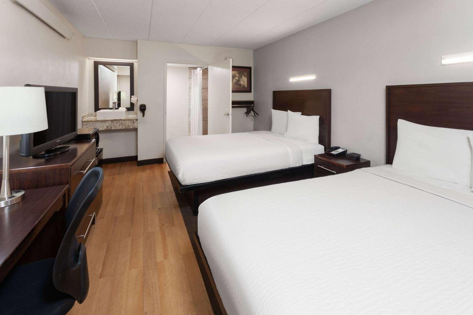Travelodge by Wyndham Peoria photo 21