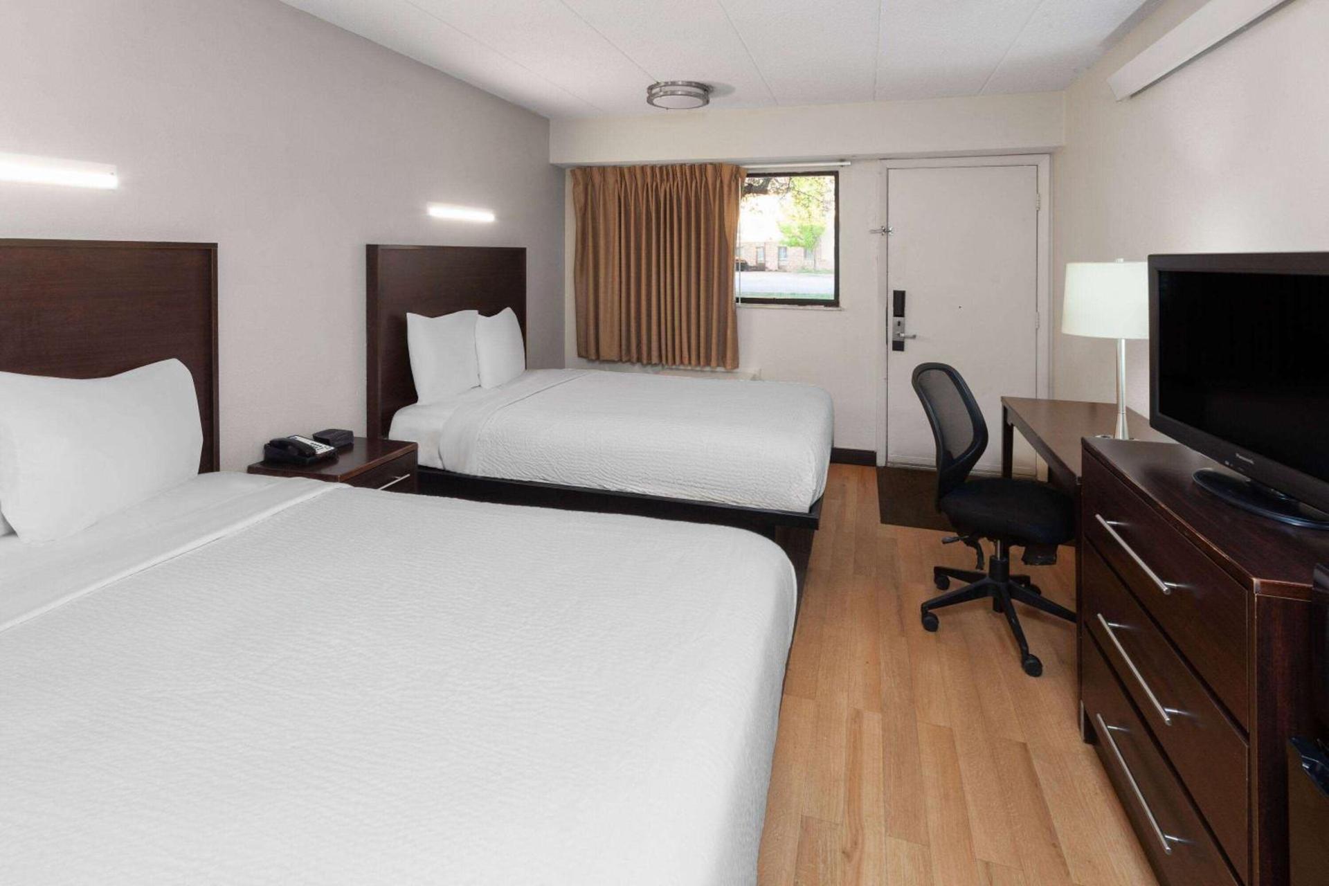 Travelodge by Wyndham Peoria photo 22