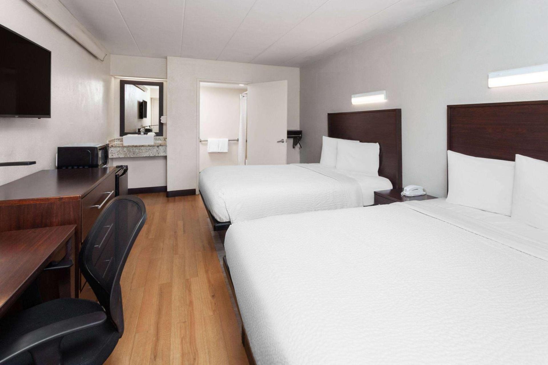 Travelodge by Wyndham Peoria photo 24