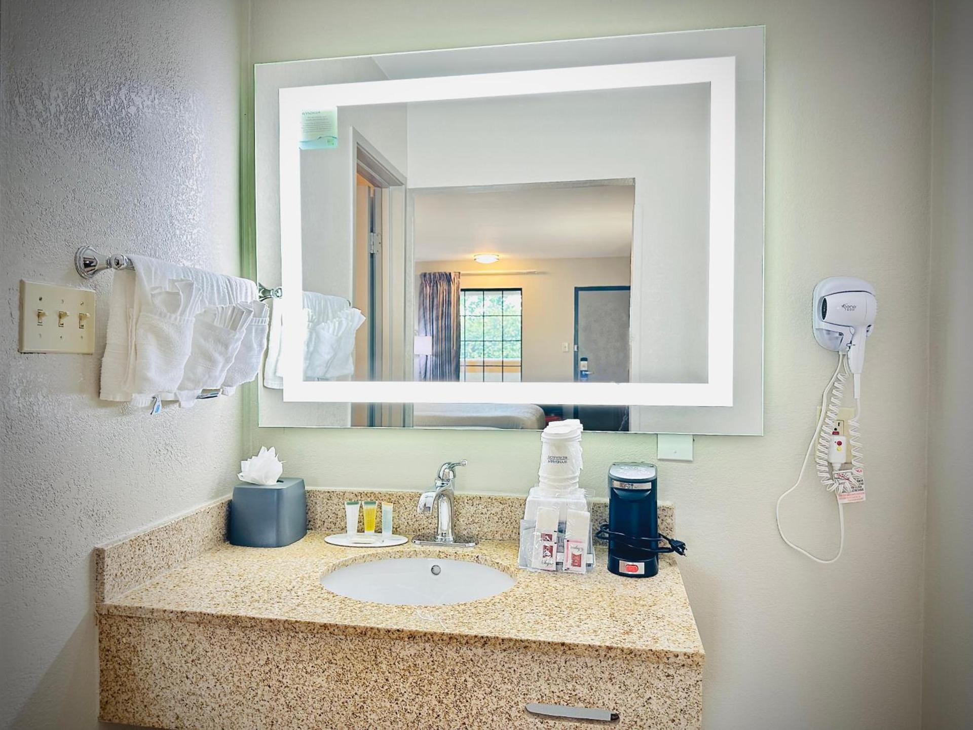 Days Inn Alexandria by Wyndham photo 42
