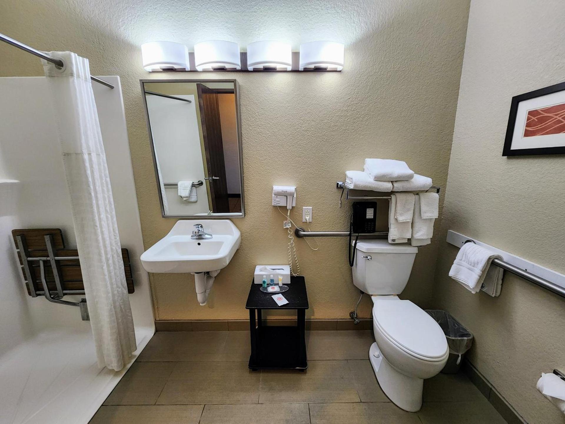 Comfort Inn Bolivar photo 36