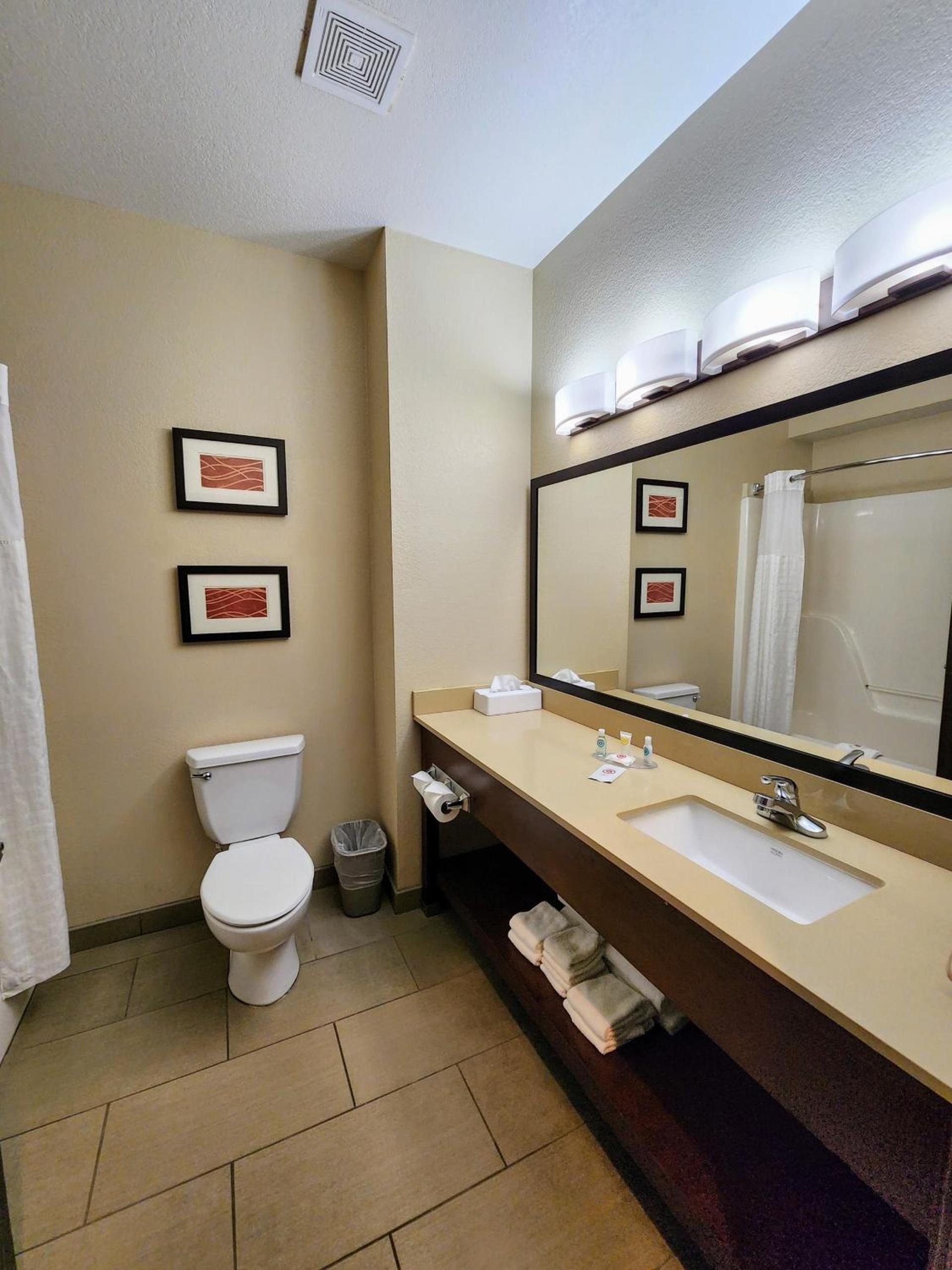 Comfort Inn Bolivar photo 40