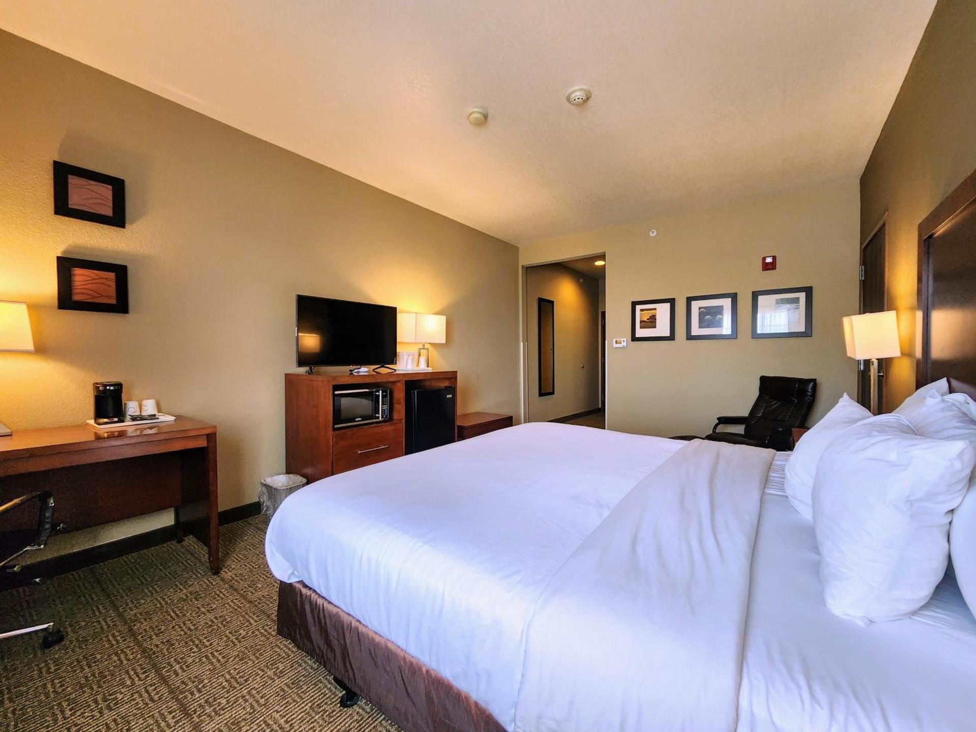 Comfort Inn Bolivar photo 46