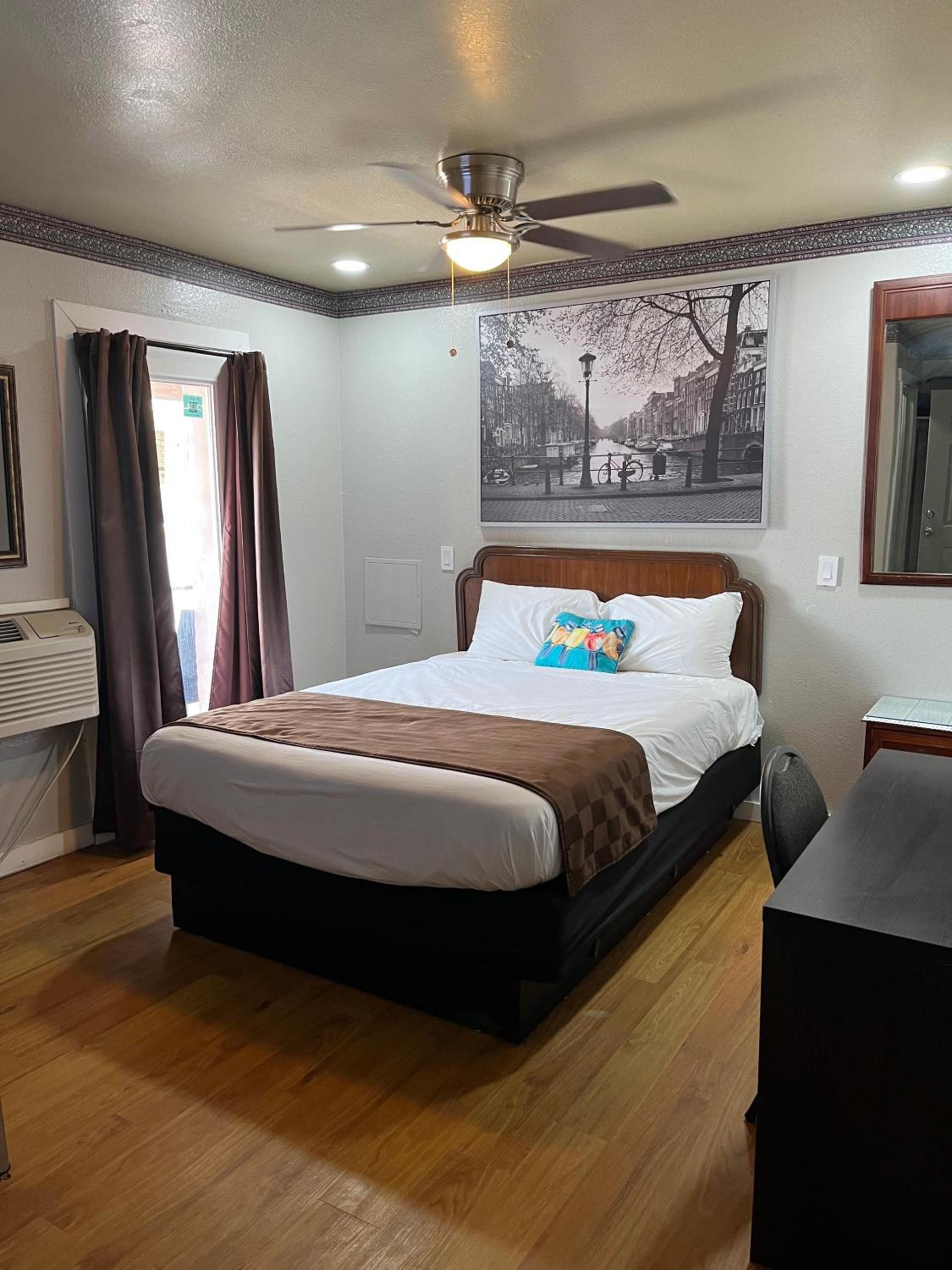 Outpost Motel photo 5