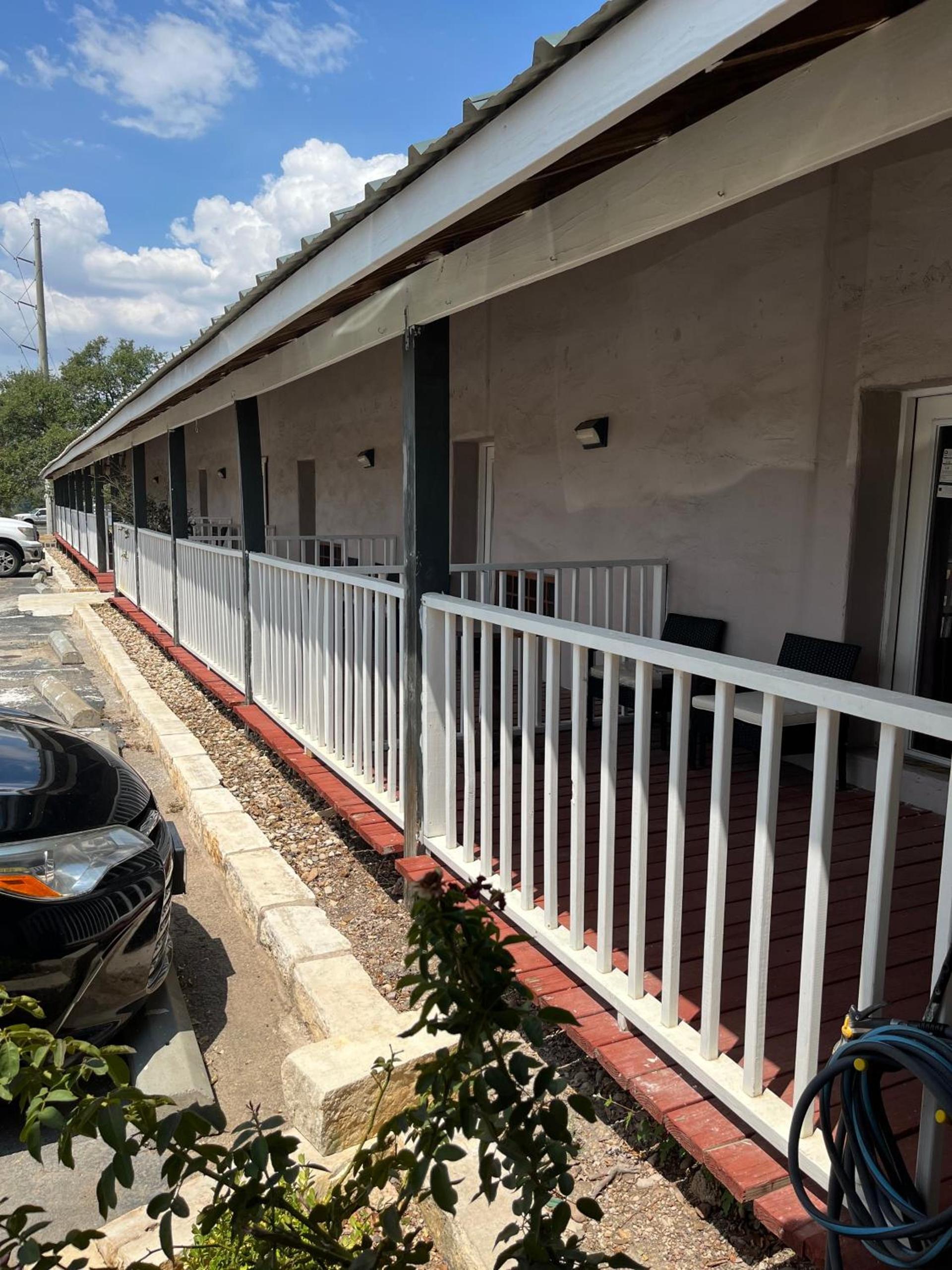 Outpost Motel — hotel in Dripping Springs