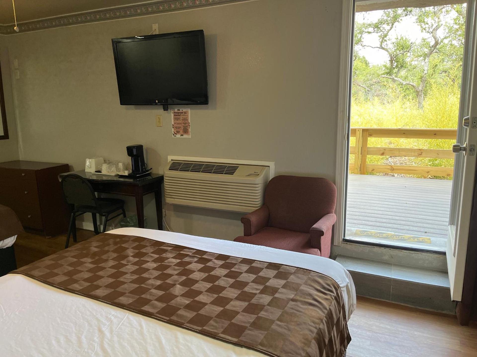 Outpost Motel photo 2