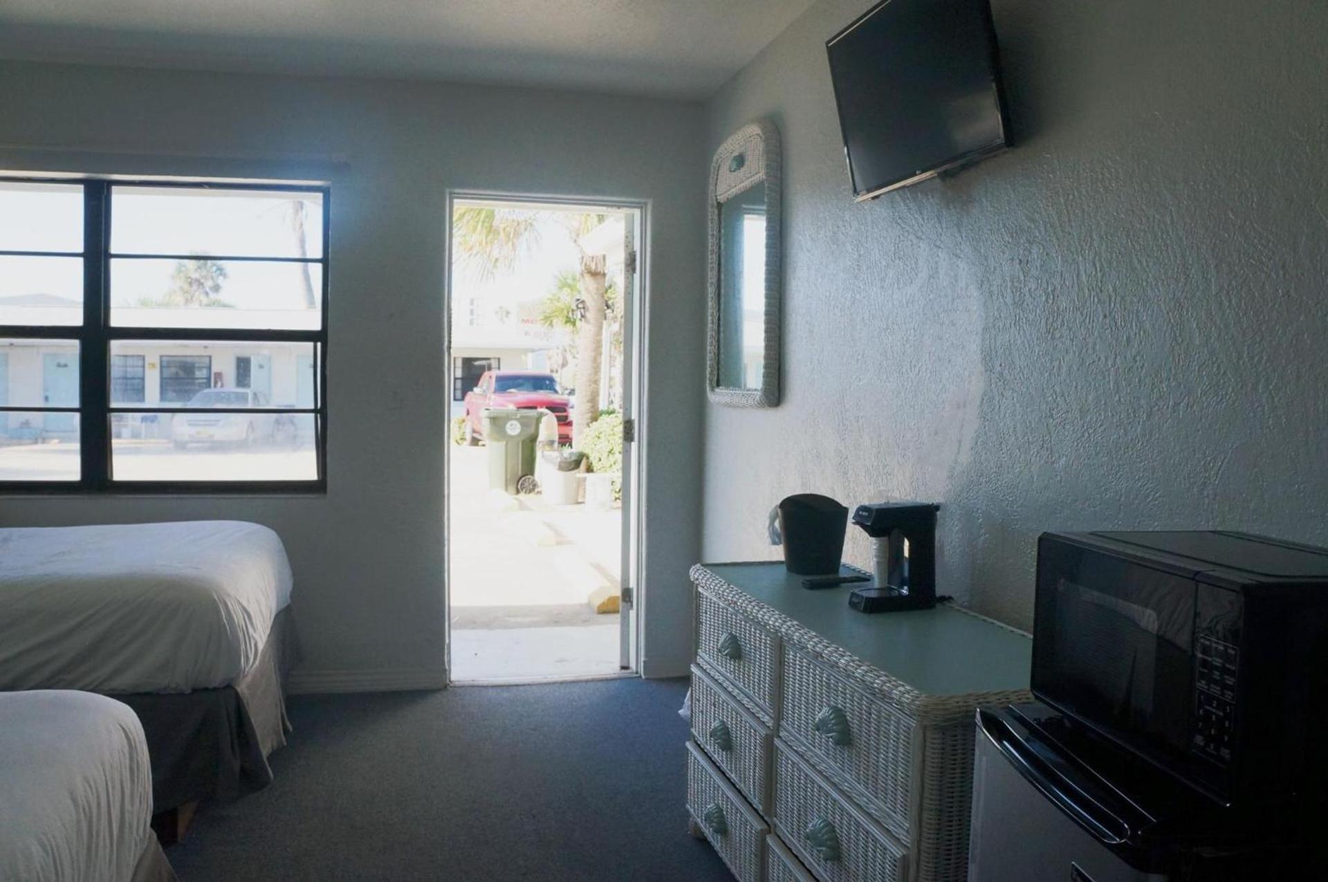 Coral Motel photo 32