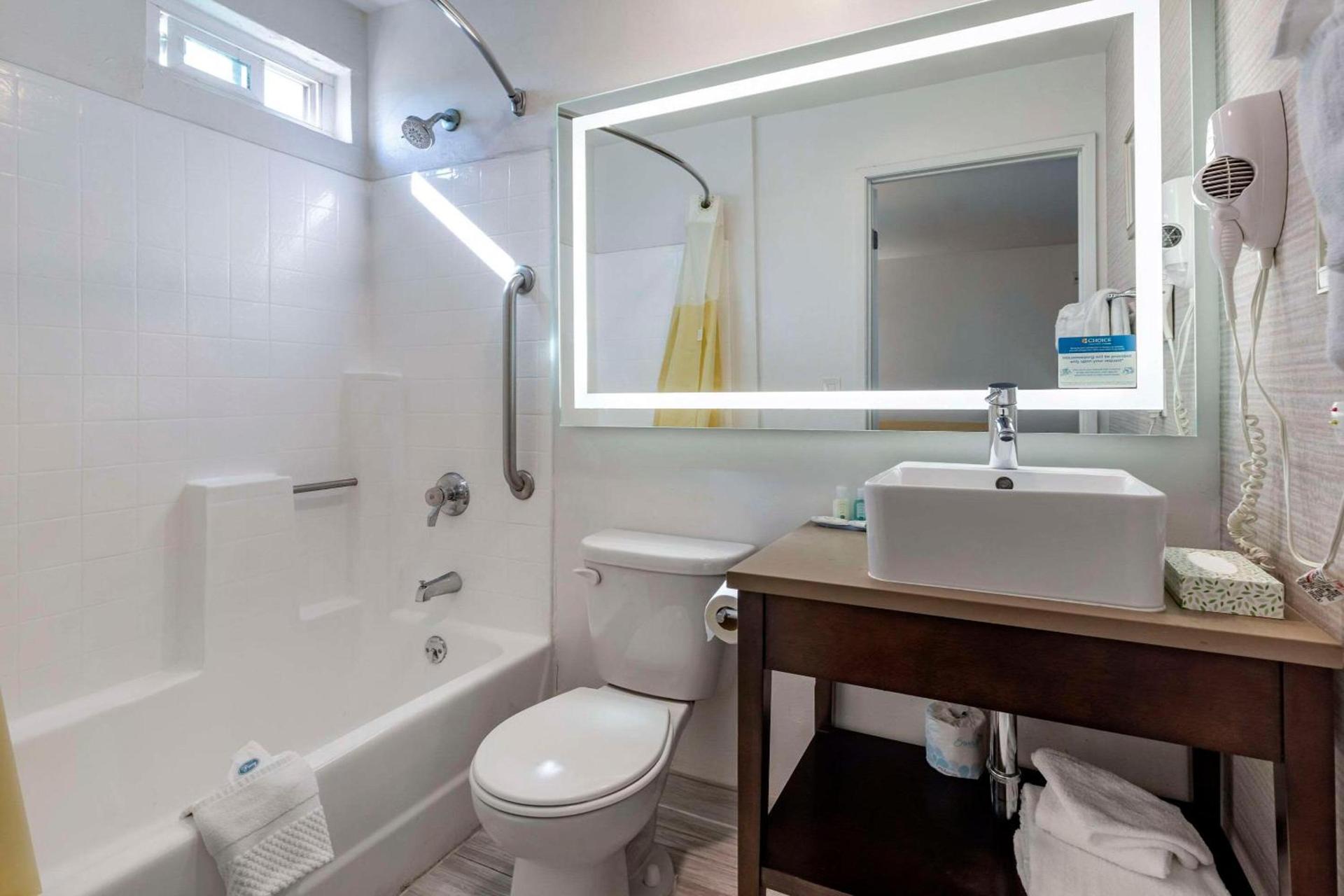 Quality Inn Burbank Airport photo 25