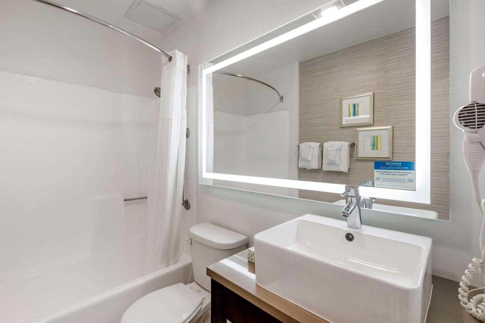 Quality Inn Burbank Airport photo 26