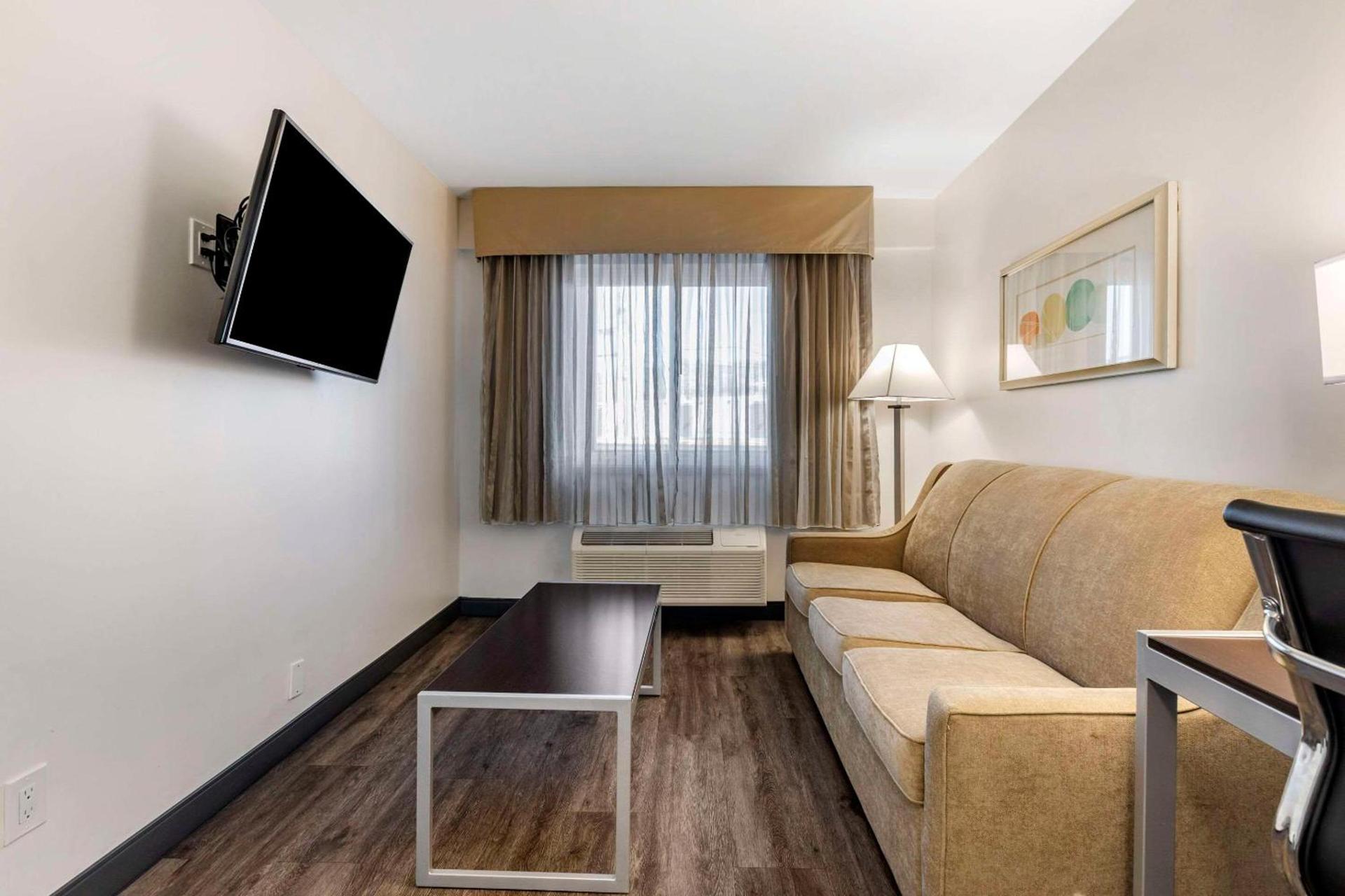 Quality Inn Burbank Airport photo 32