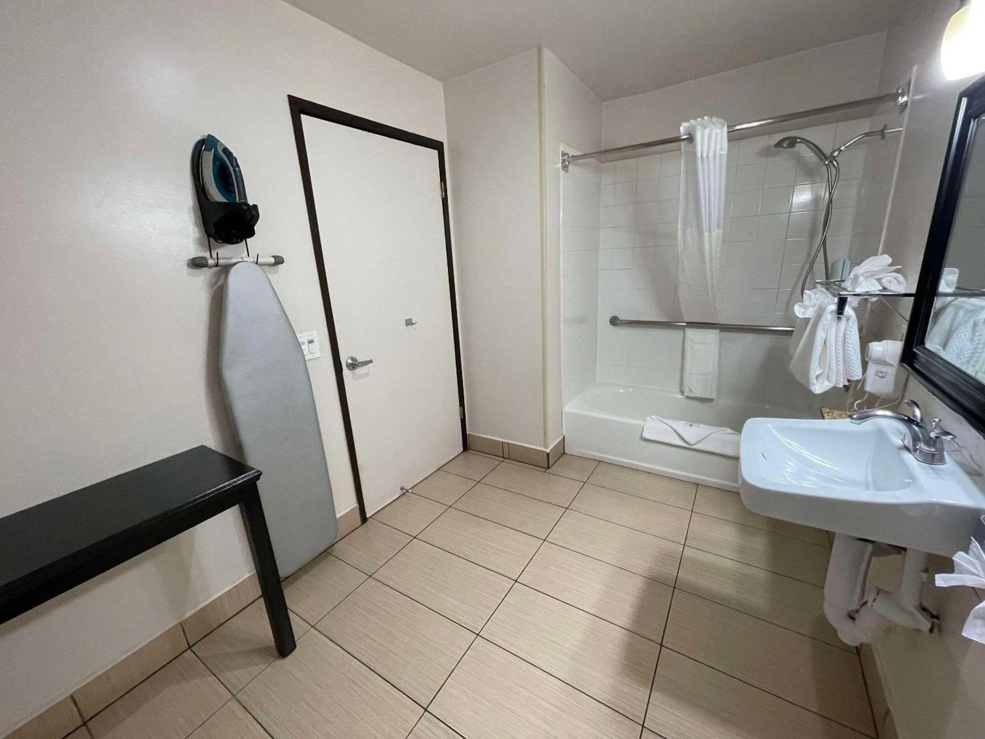 Quality Inn Ontario Airport Convention Center photo 17