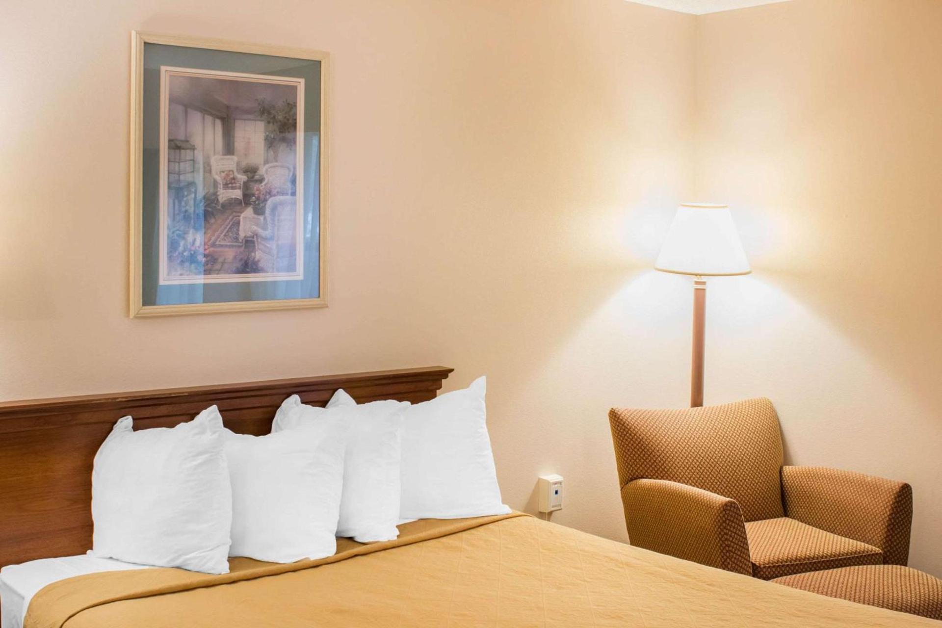 Americas Best Value Inn Raleigh photo 18