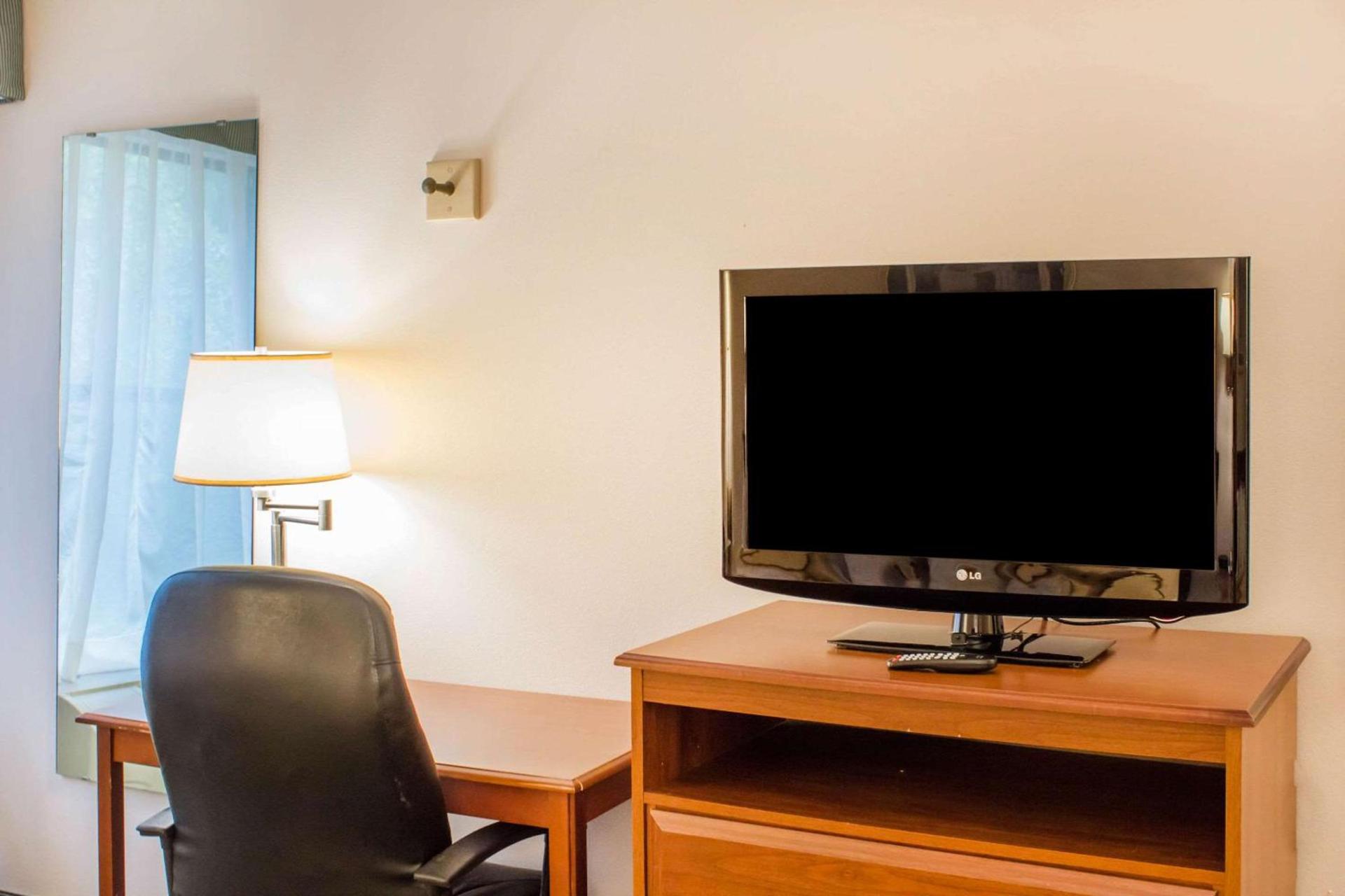 Americas Best Value Inn Raleigh photo 17