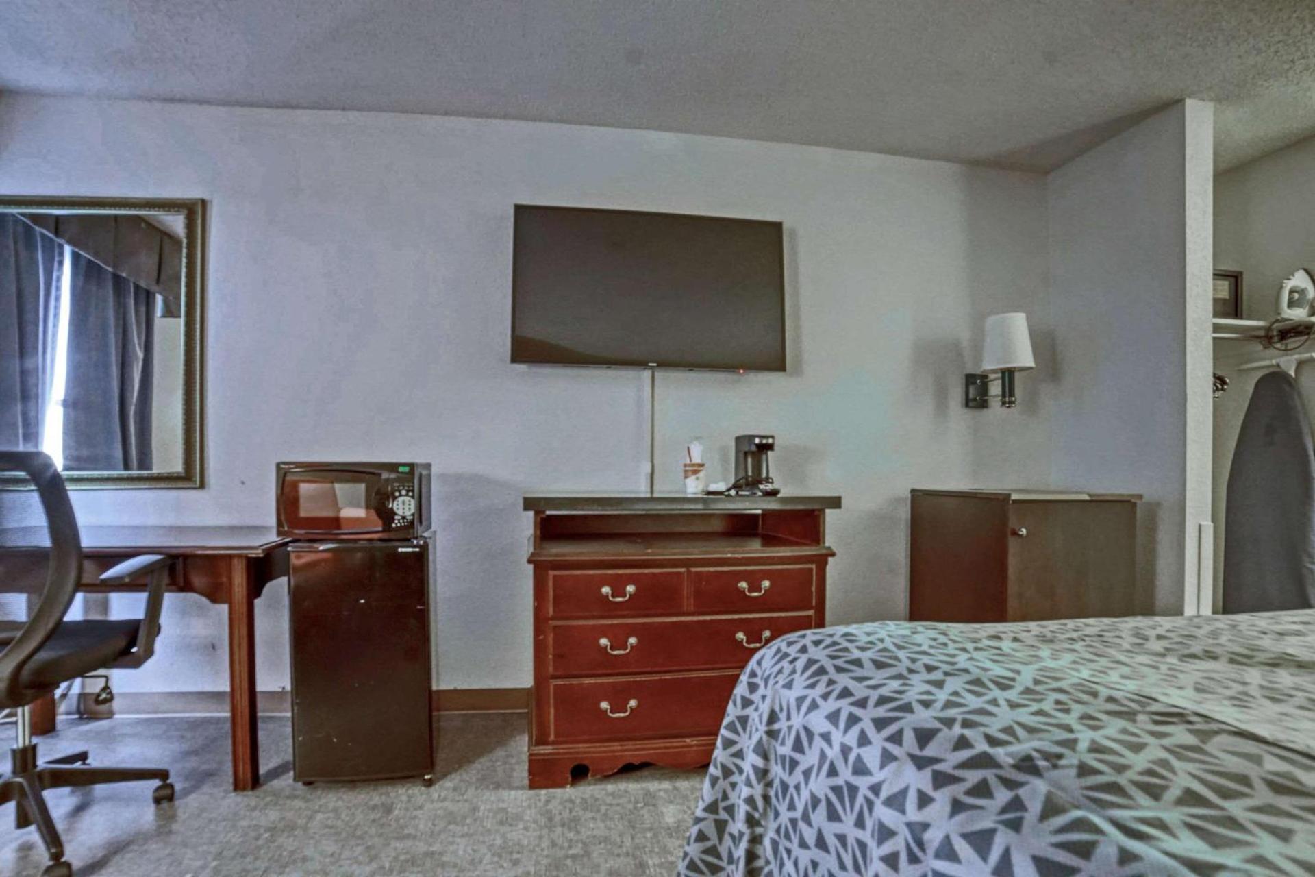 Americas Best Value Inn Raleigh photo 31