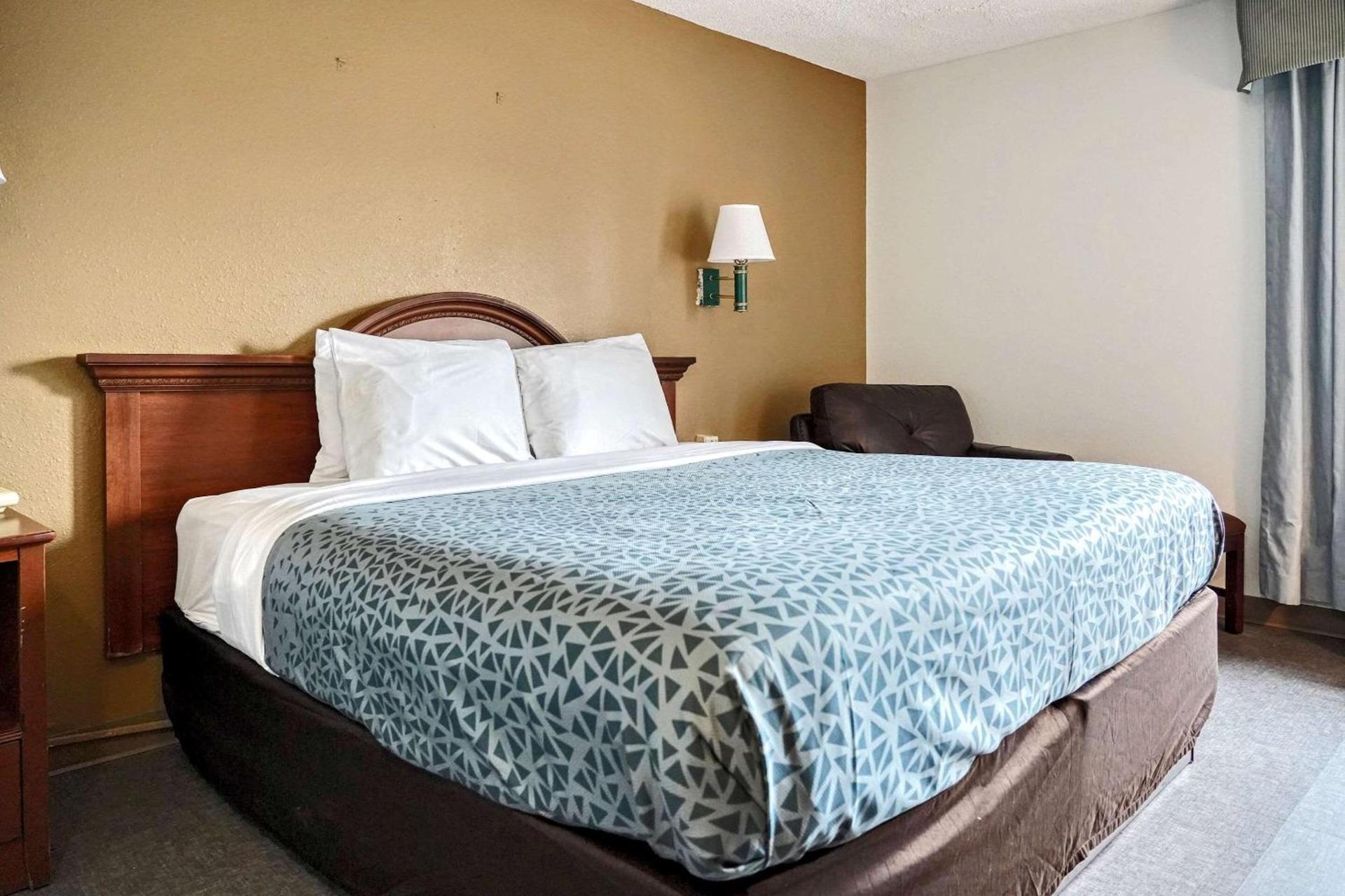 Americas Best Value Inn Raleigh photo 34
