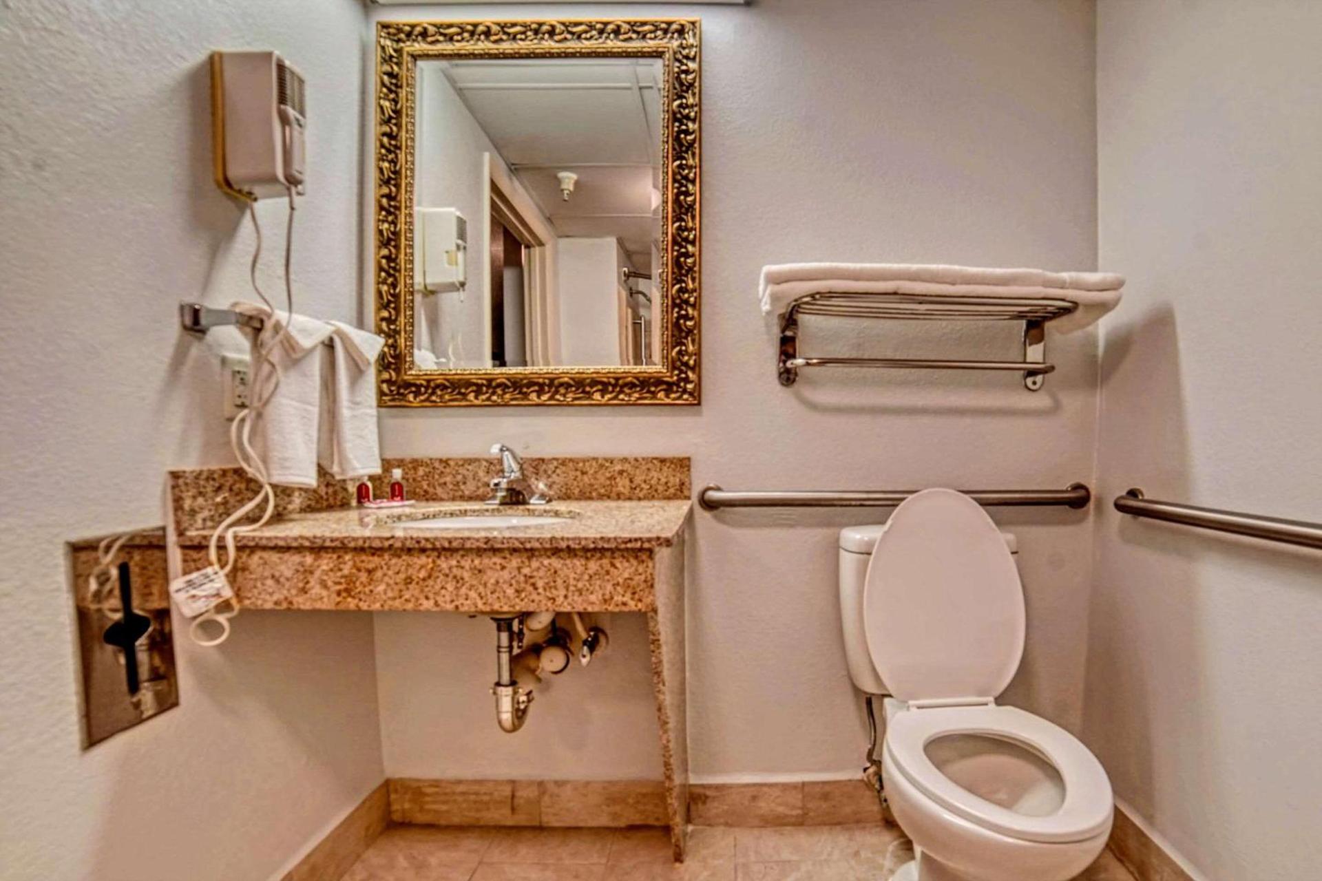 Americas Best Value Inn Raleigh photo 40