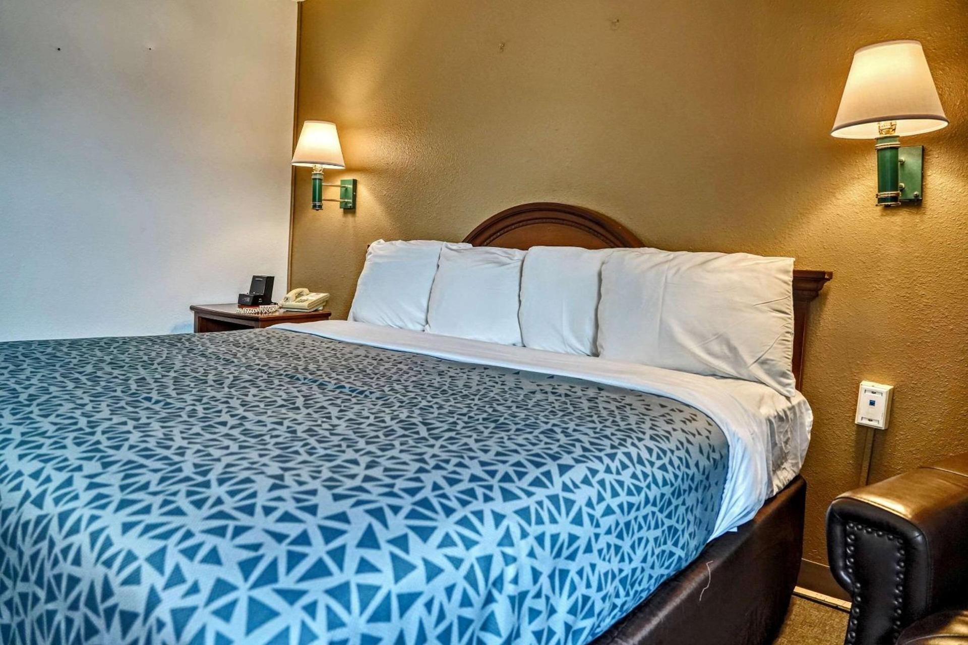 Americas Best Value Inn Raleigh photo 35