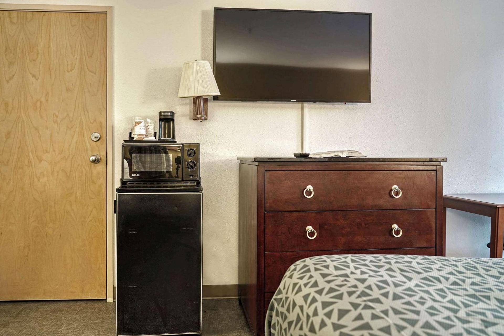 Americas Best Value Inn Raleigh photo 38